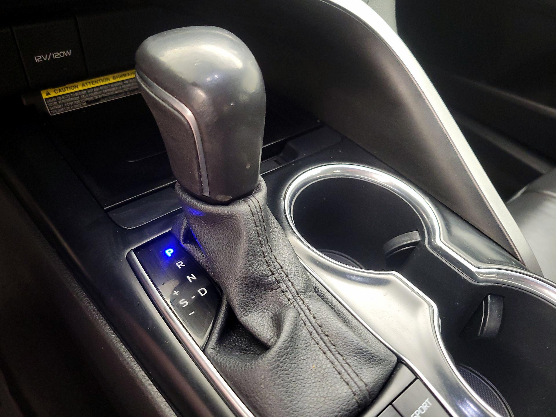 Thumbnail: 2020 Toyota Camry - 17