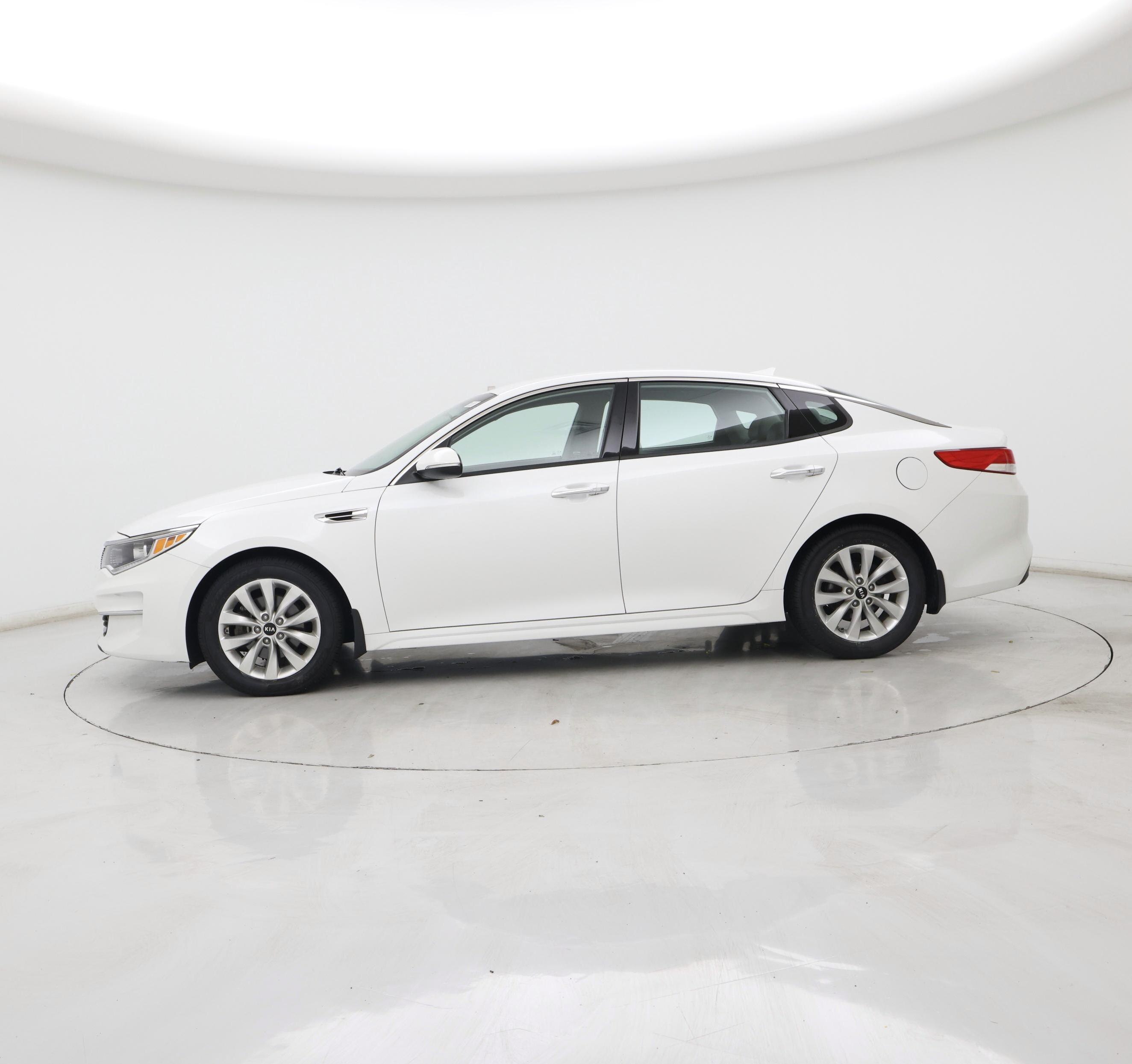 Thumbnail: 2018 Kia Optima - 3