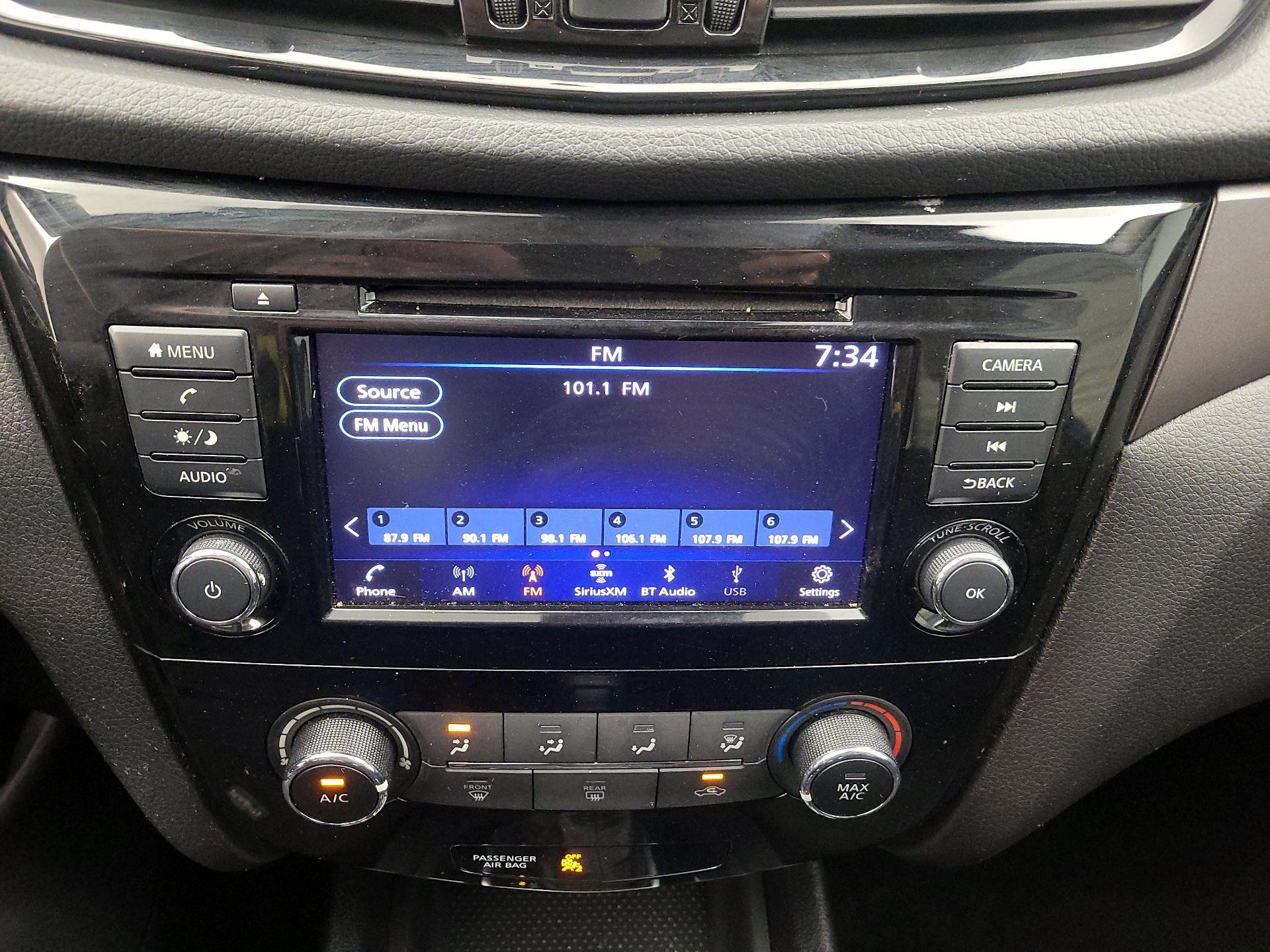 Thumbnail: 2021 Nissan Rogue Sport - 15