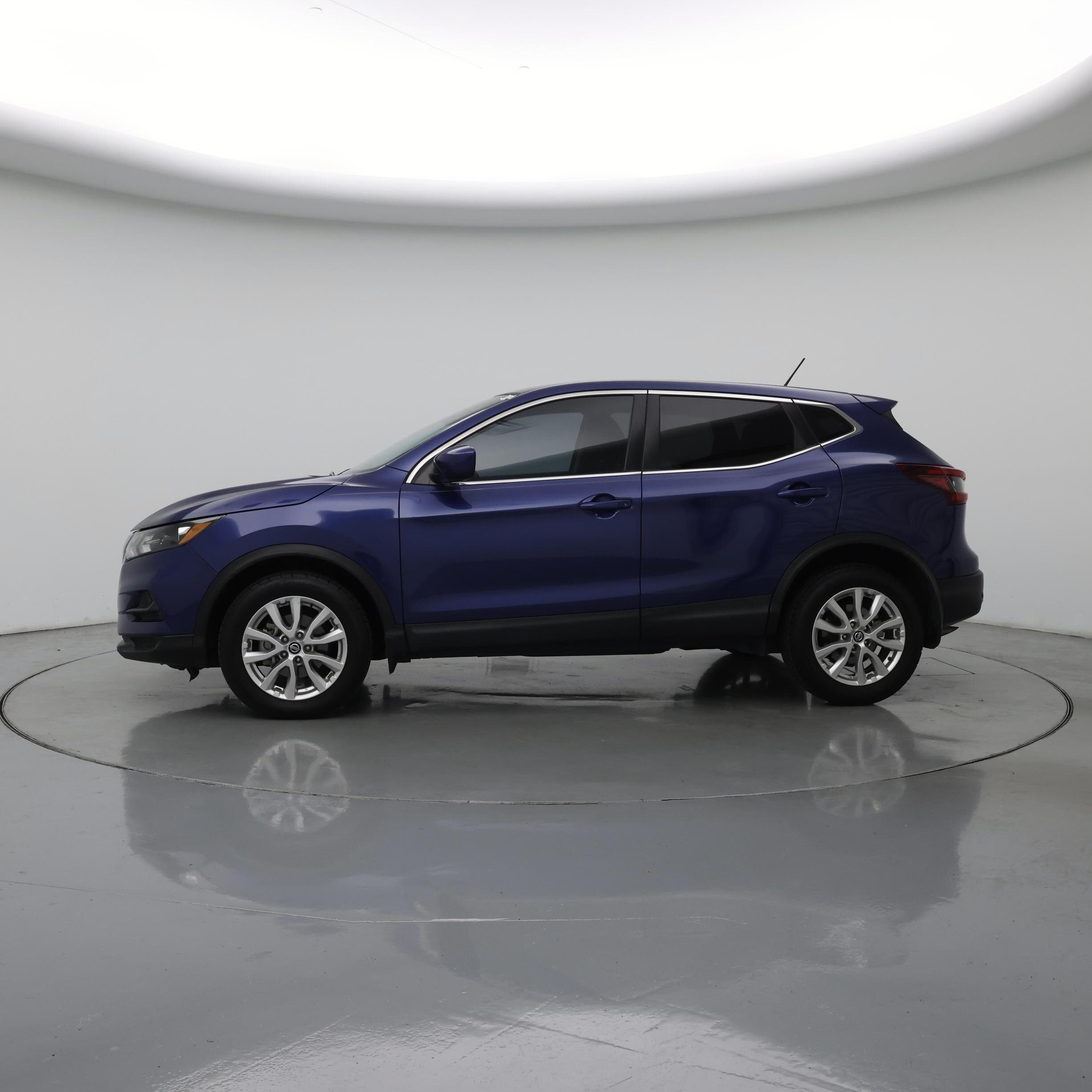 Thumbnail: 2021 Nissan Rogue Sport - 3