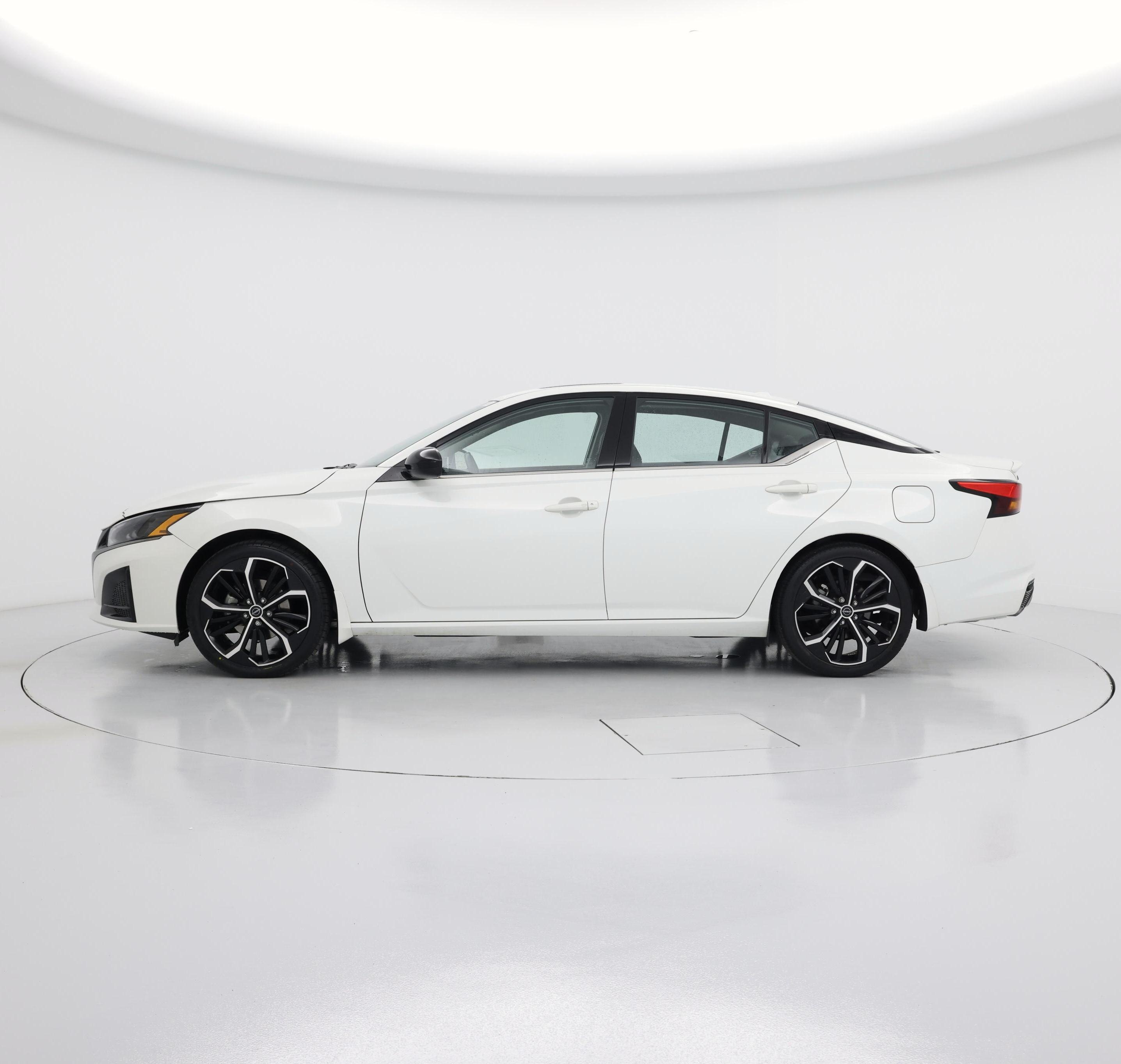 Thumbnail: 2023 Nissan Altima - 3