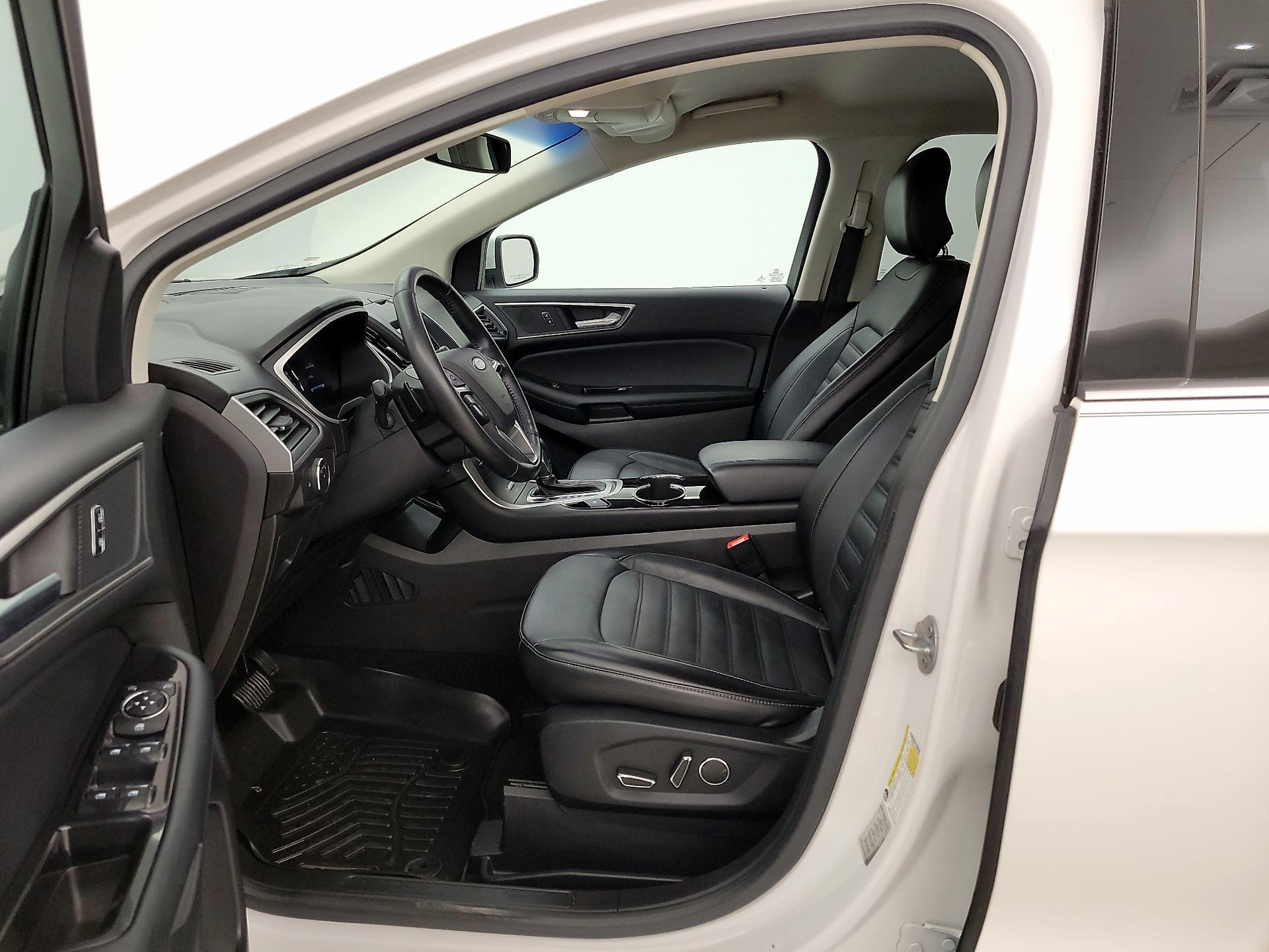 Thumbnail: 2017 Ford Edge - 11