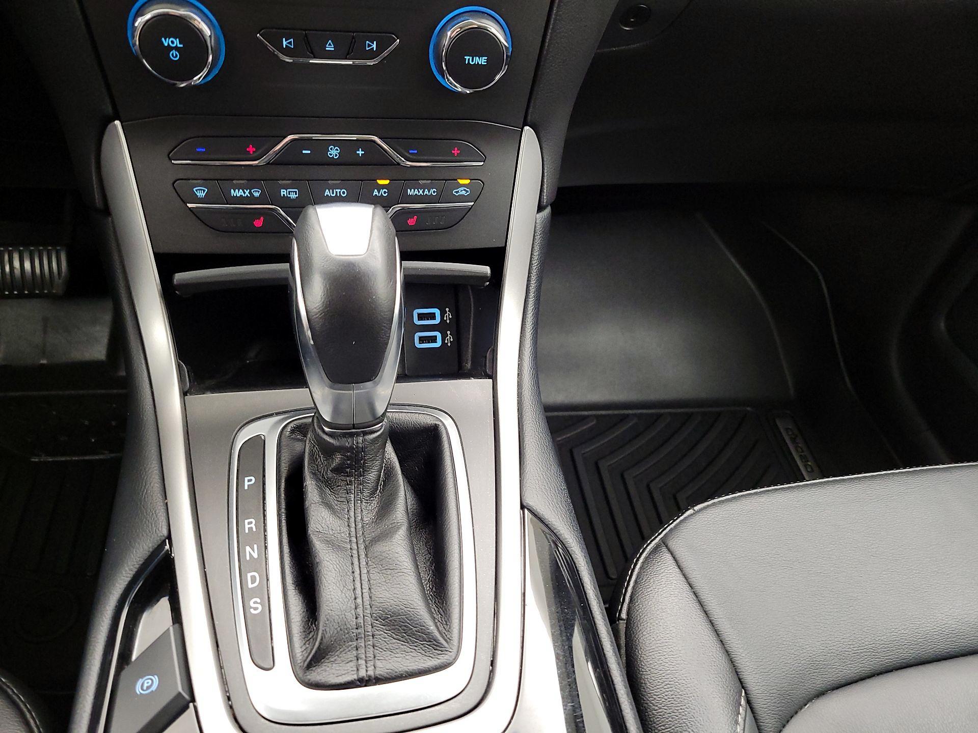 Thumbnail: 2017 Ford Edge - 18