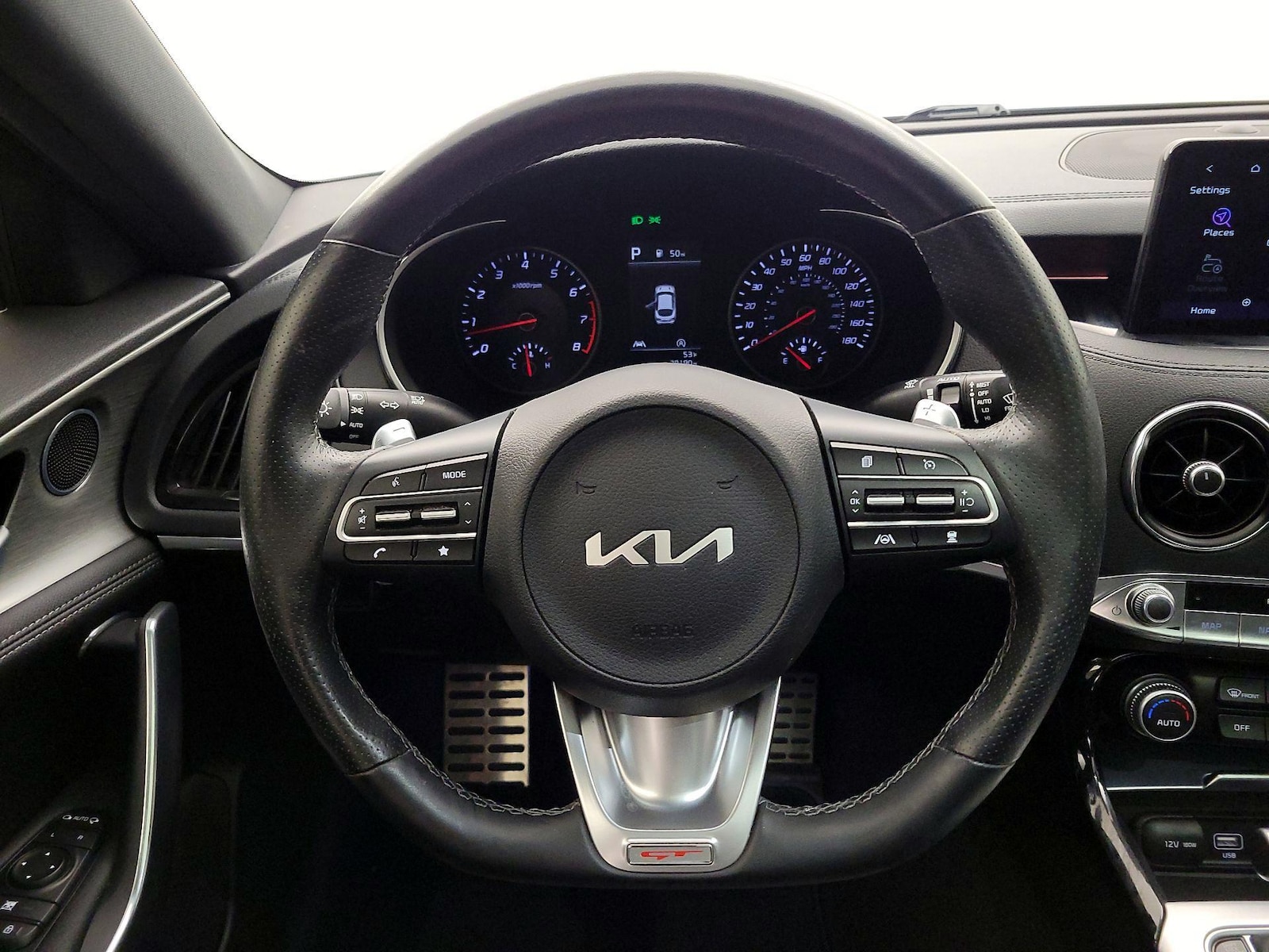 2022 Kia Stinger GT1 - Photo 11