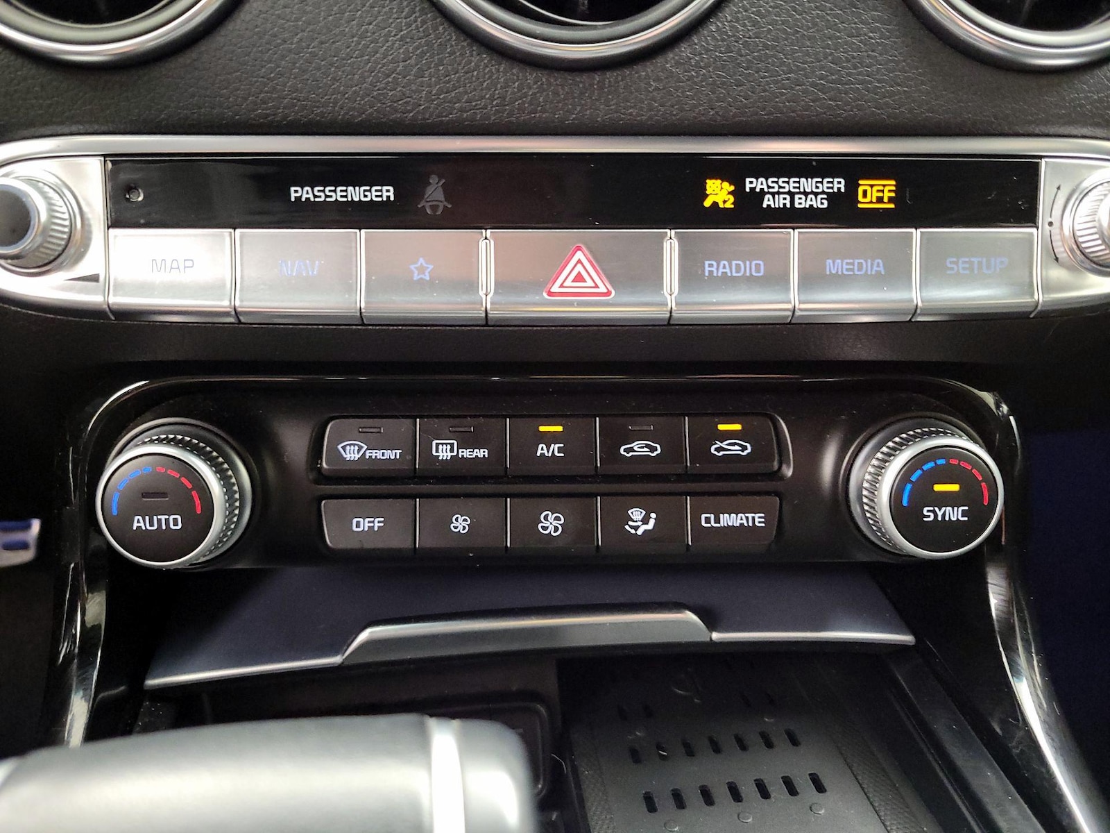2022 Kia Stinger GT1 - Photo 18