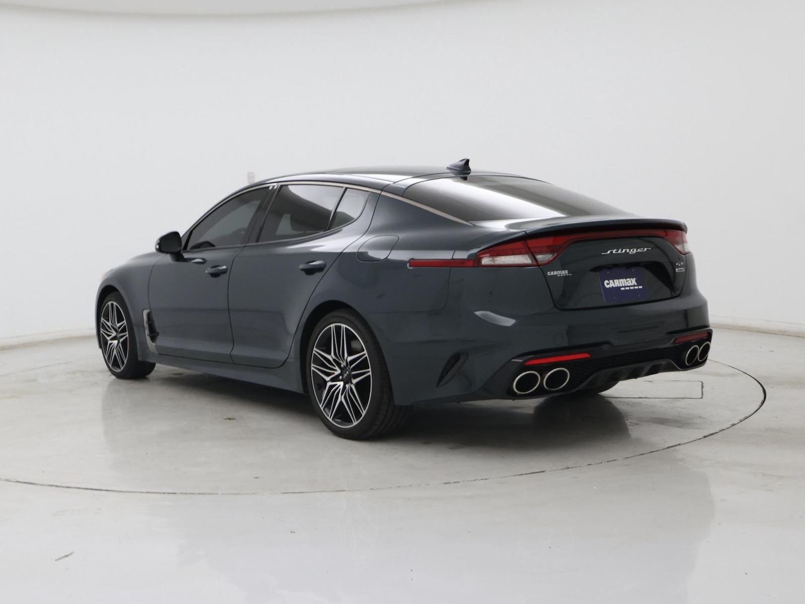2022 Kia Stinger GT1 - Photo 3
