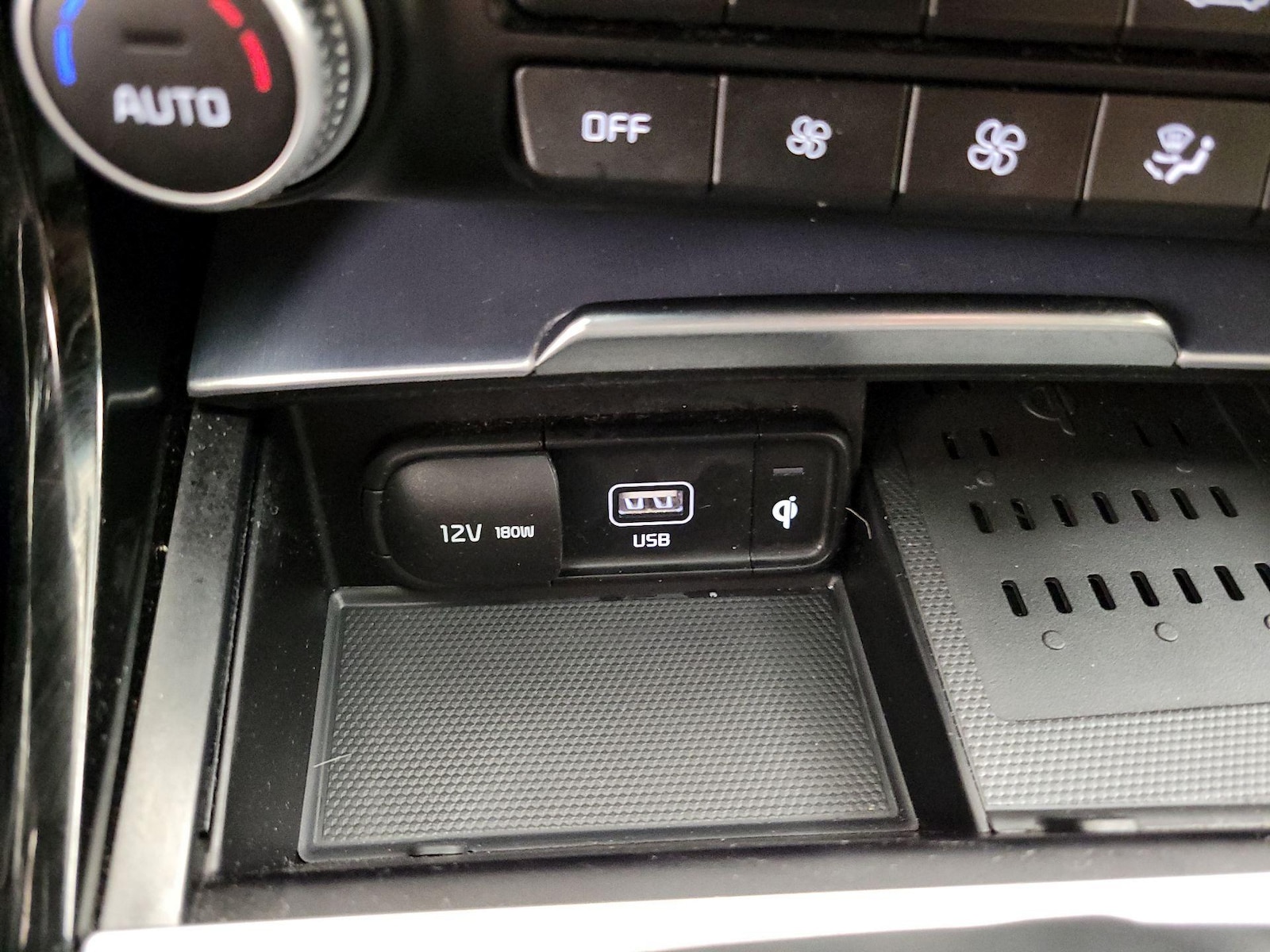 2022 Kia Stinger GT1 - Photo 20