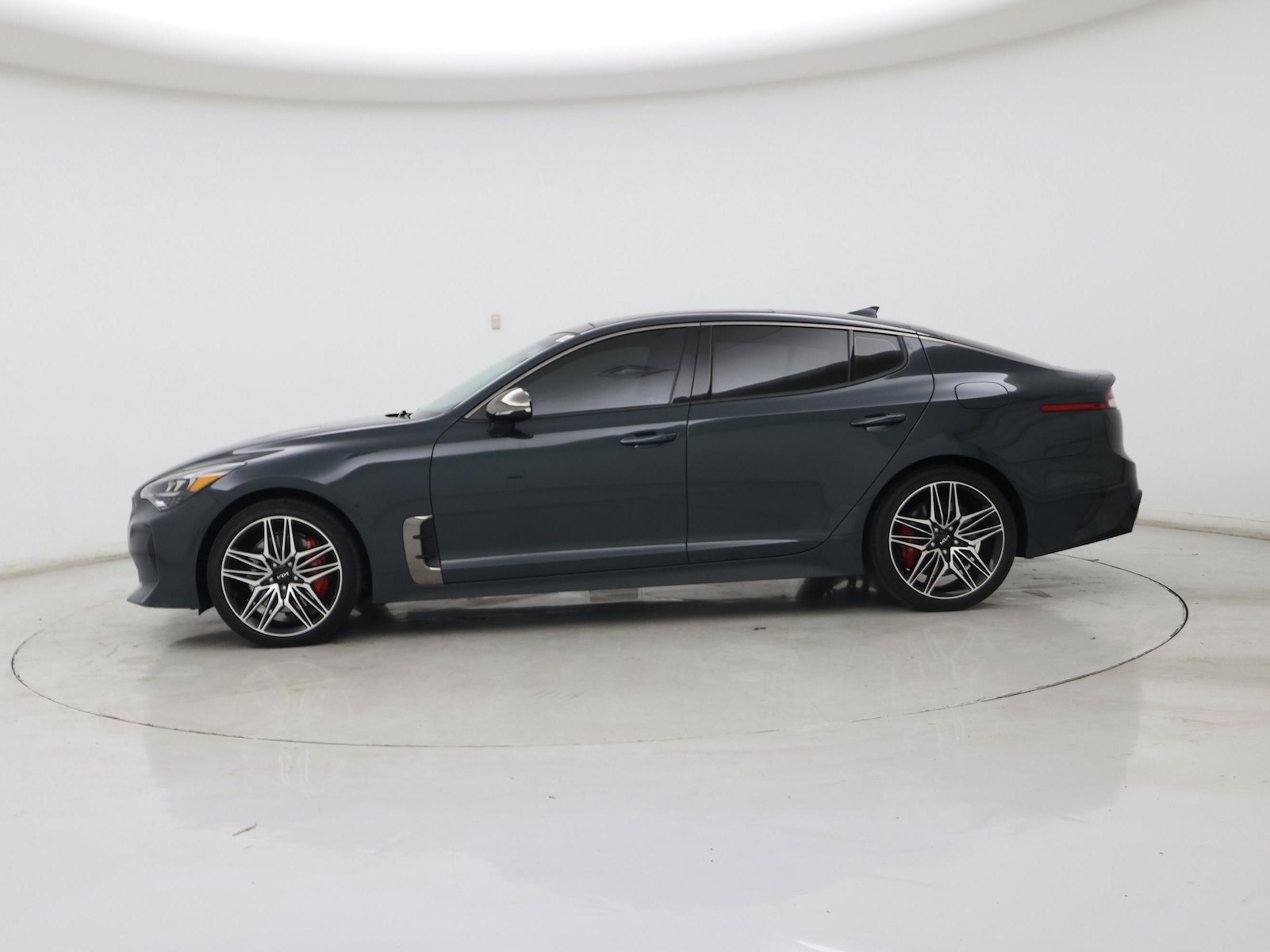 2022 Kia Stinger GT1 - Photo 4