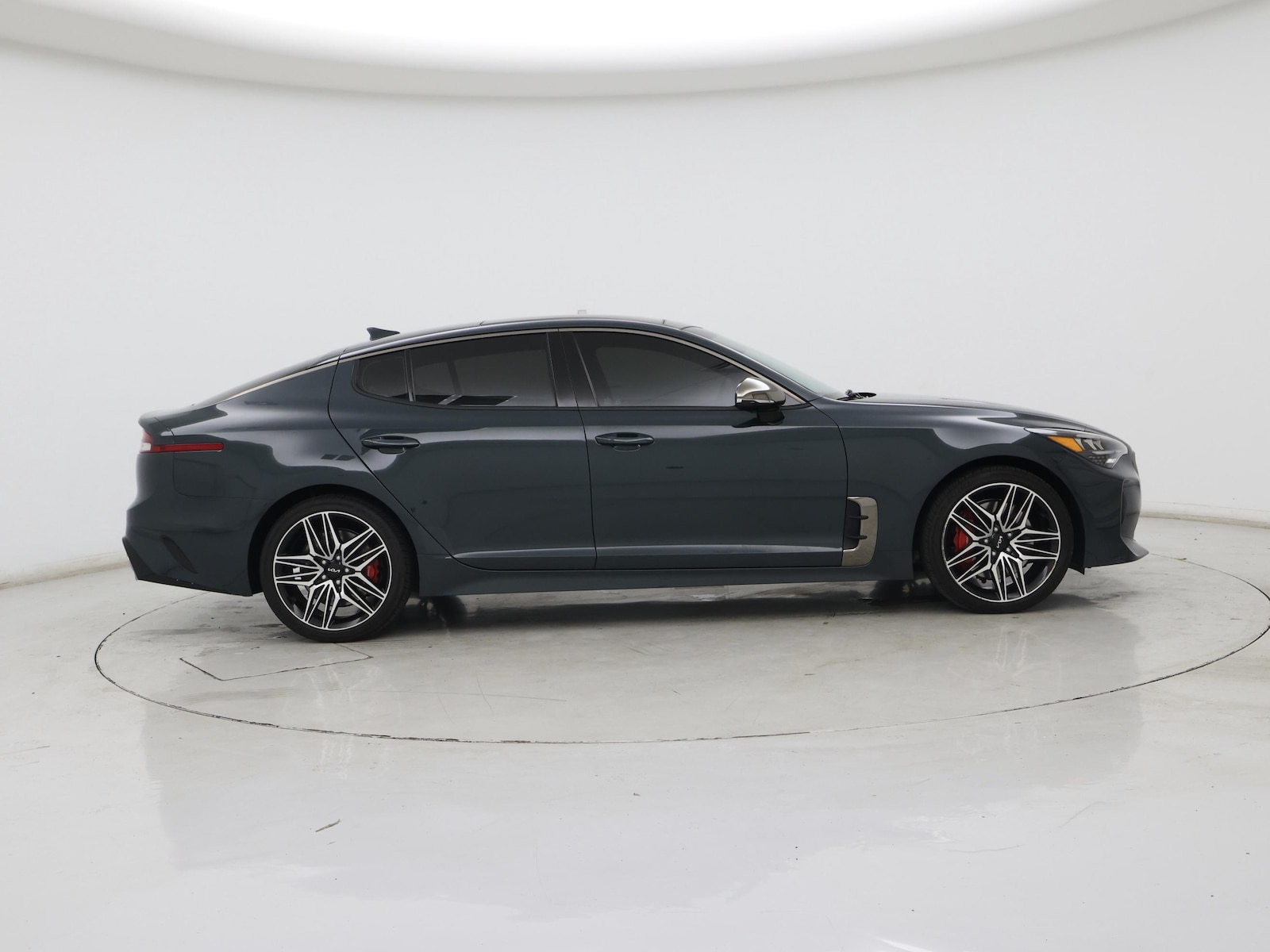 2022 Kia Stinger GT1 - Photo 8
