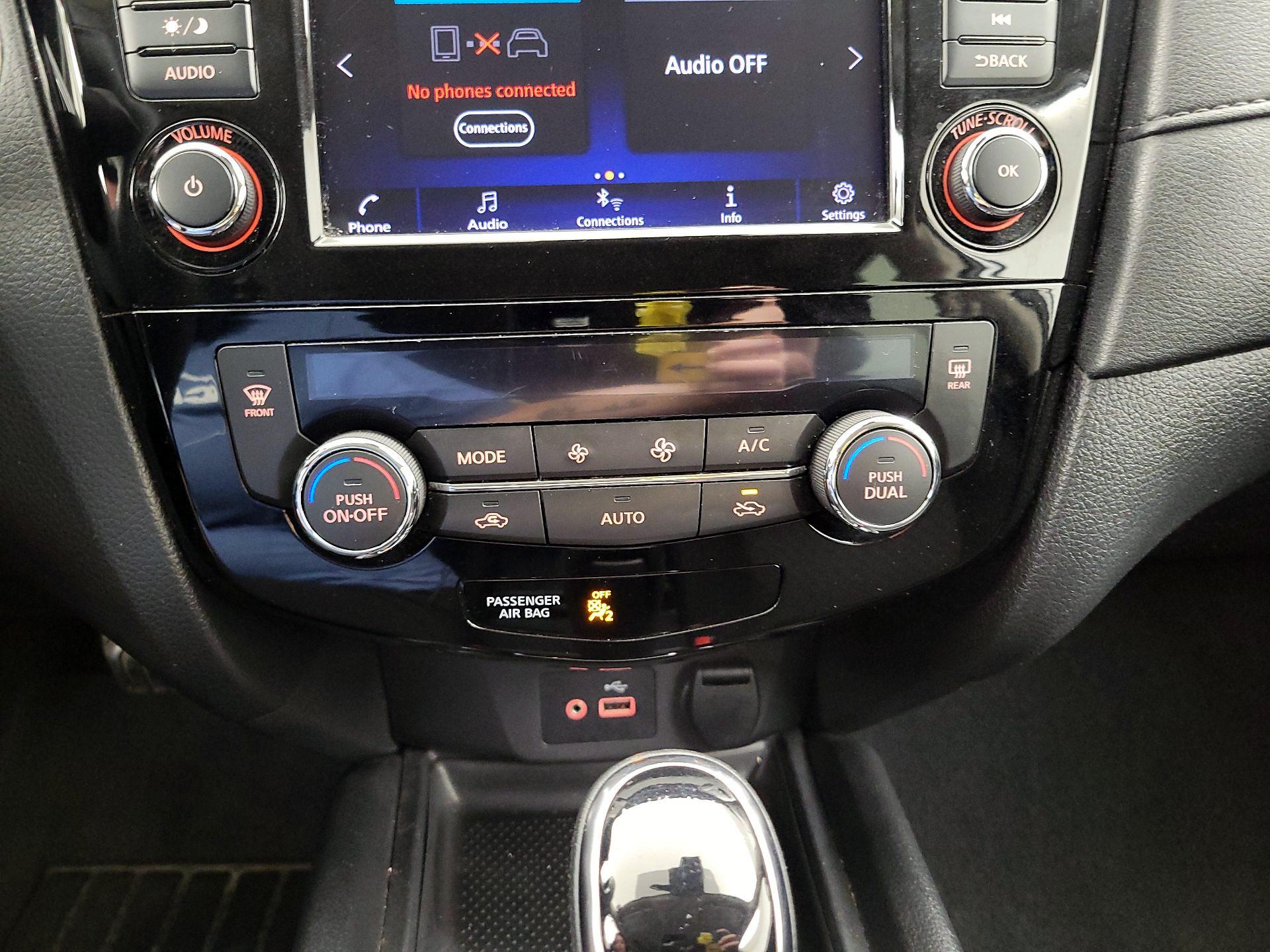 Thumbnail: 2019 Nissan Rogue - 16