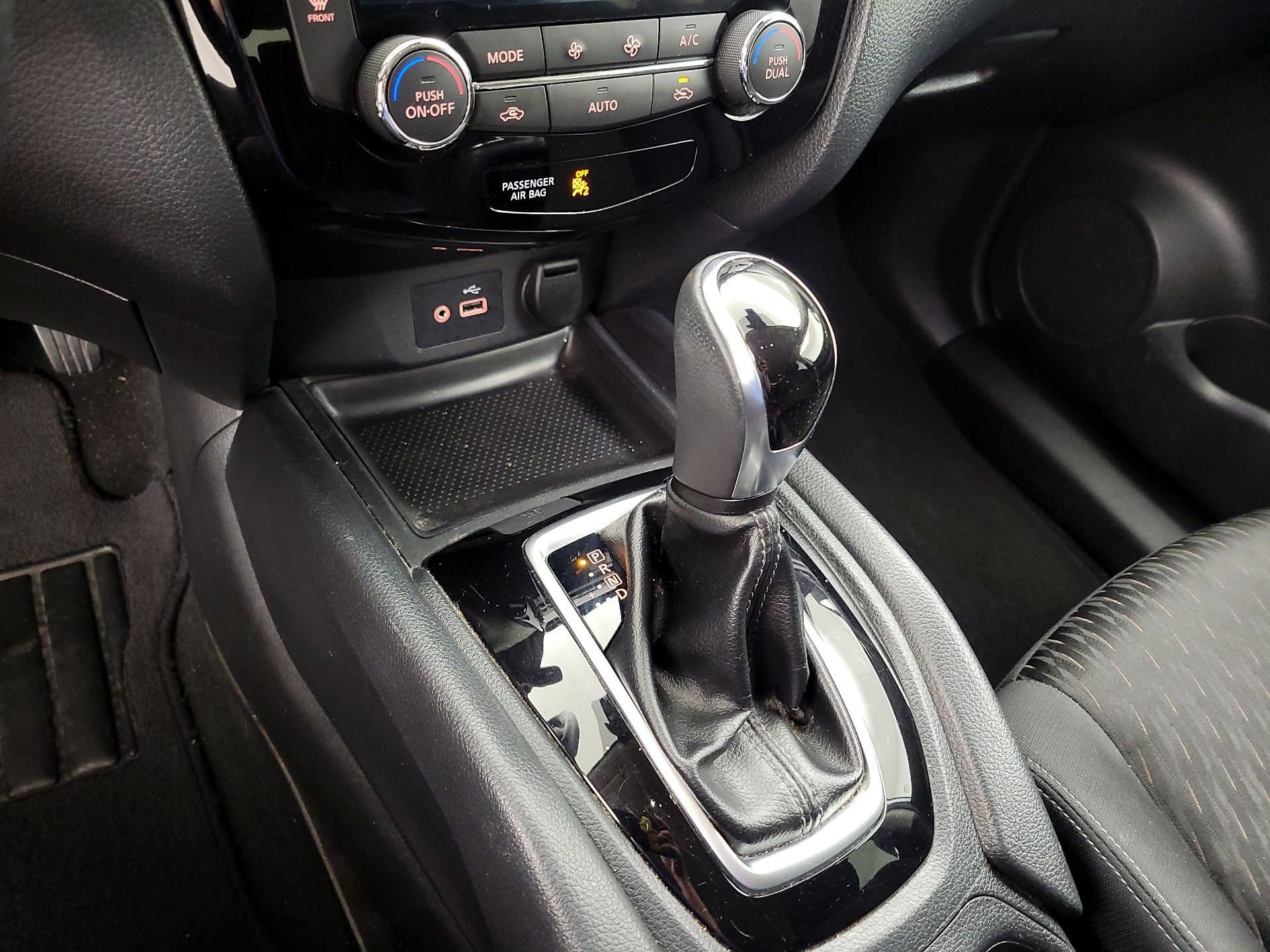 Thumbnail: 2019 Nissan Rogue - 17