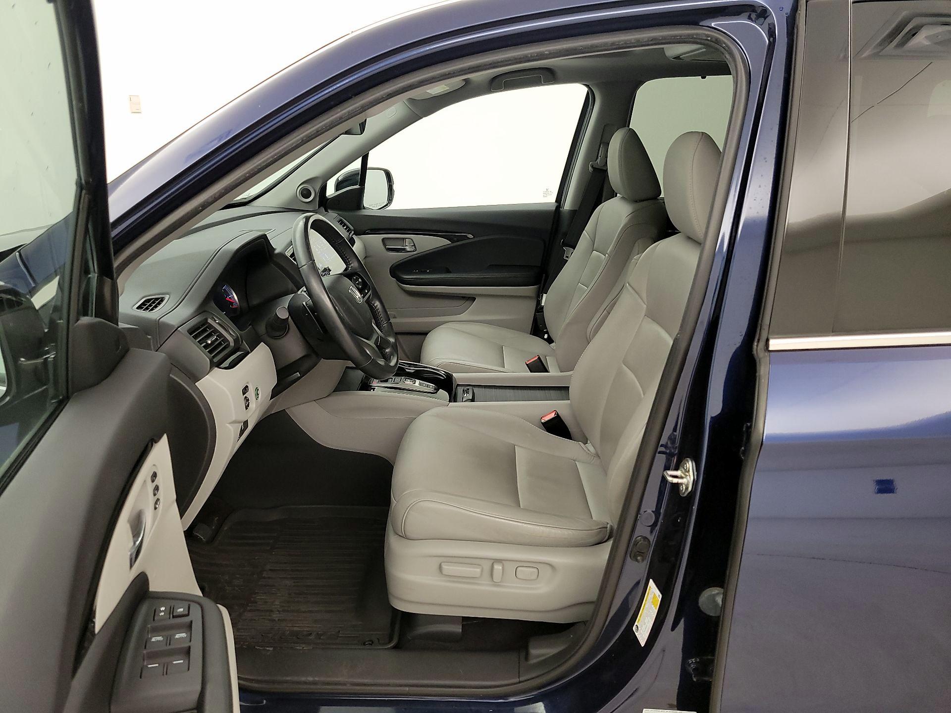 Thumbnail: 2019 Honda Pilot - 11