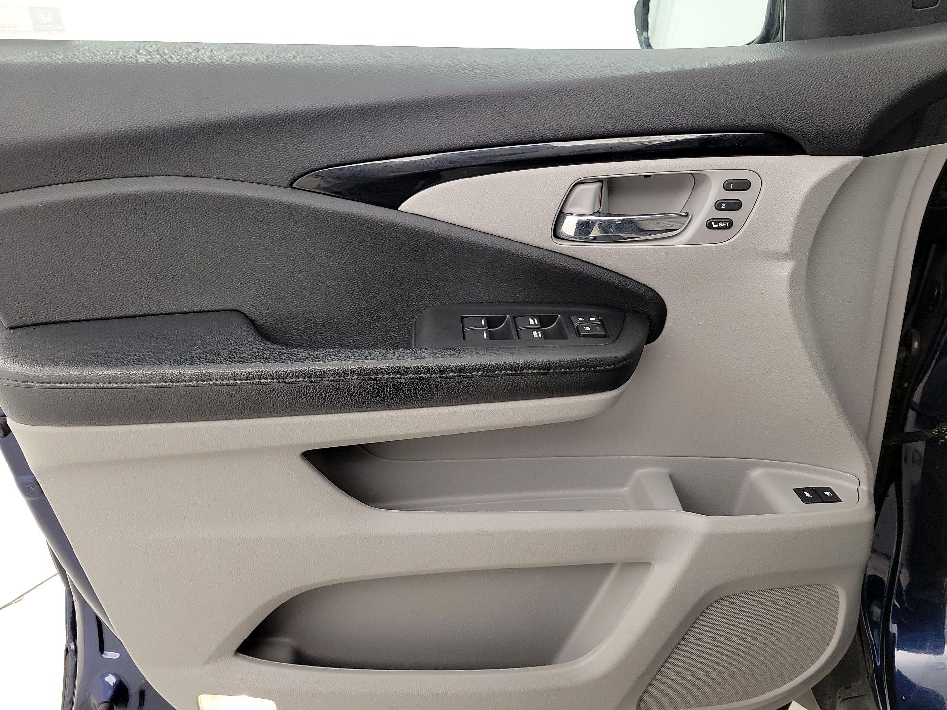 Thumbnail: 2019 Honda Pilot - 12