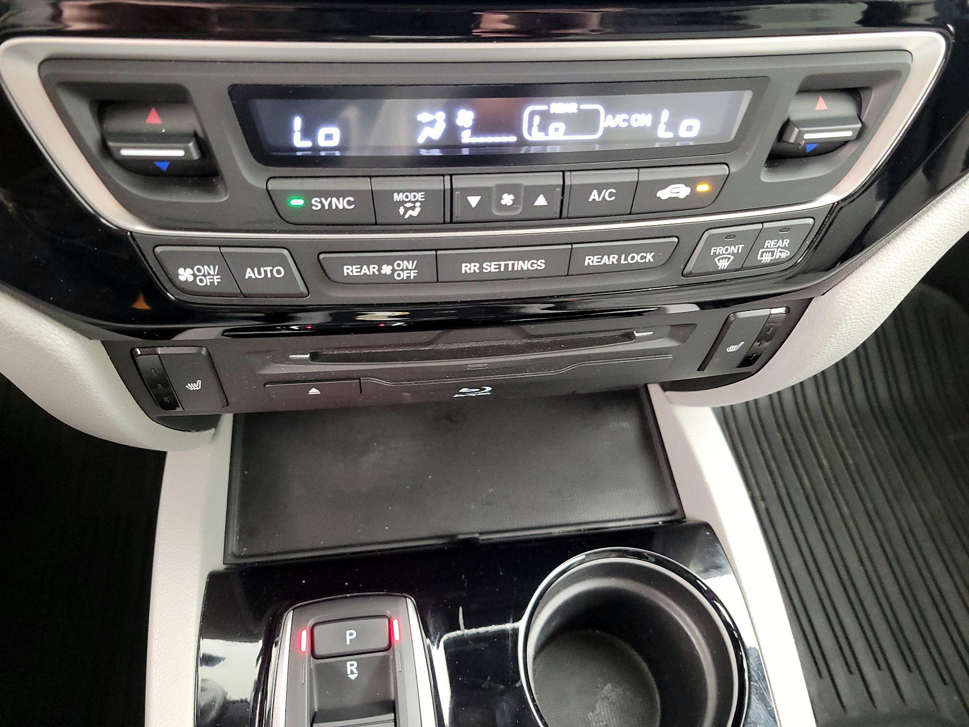 Thumbnail: 2019 Honda Pilot - 16