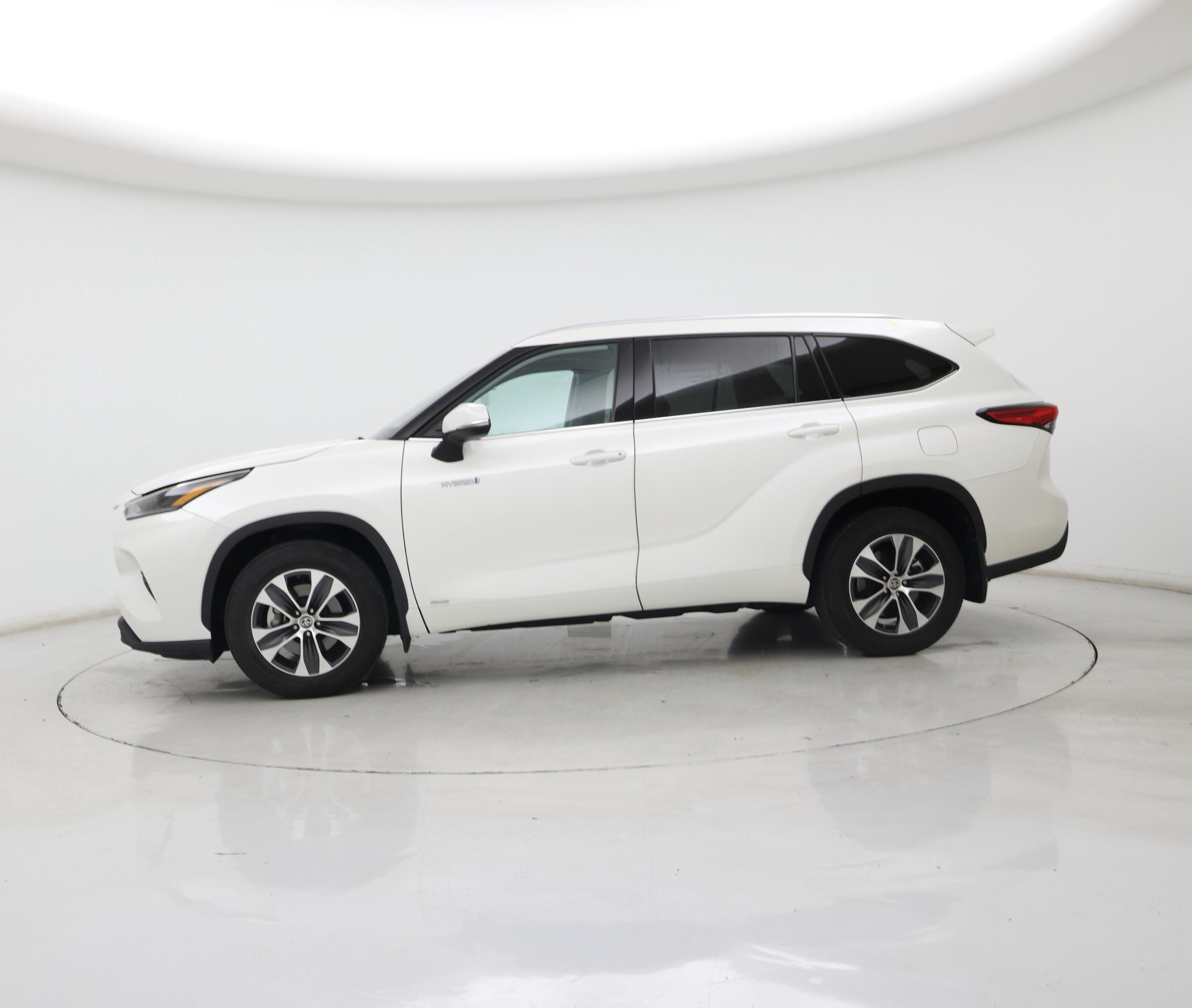 Thumbnail: 2021 Toyota Highlander - 3