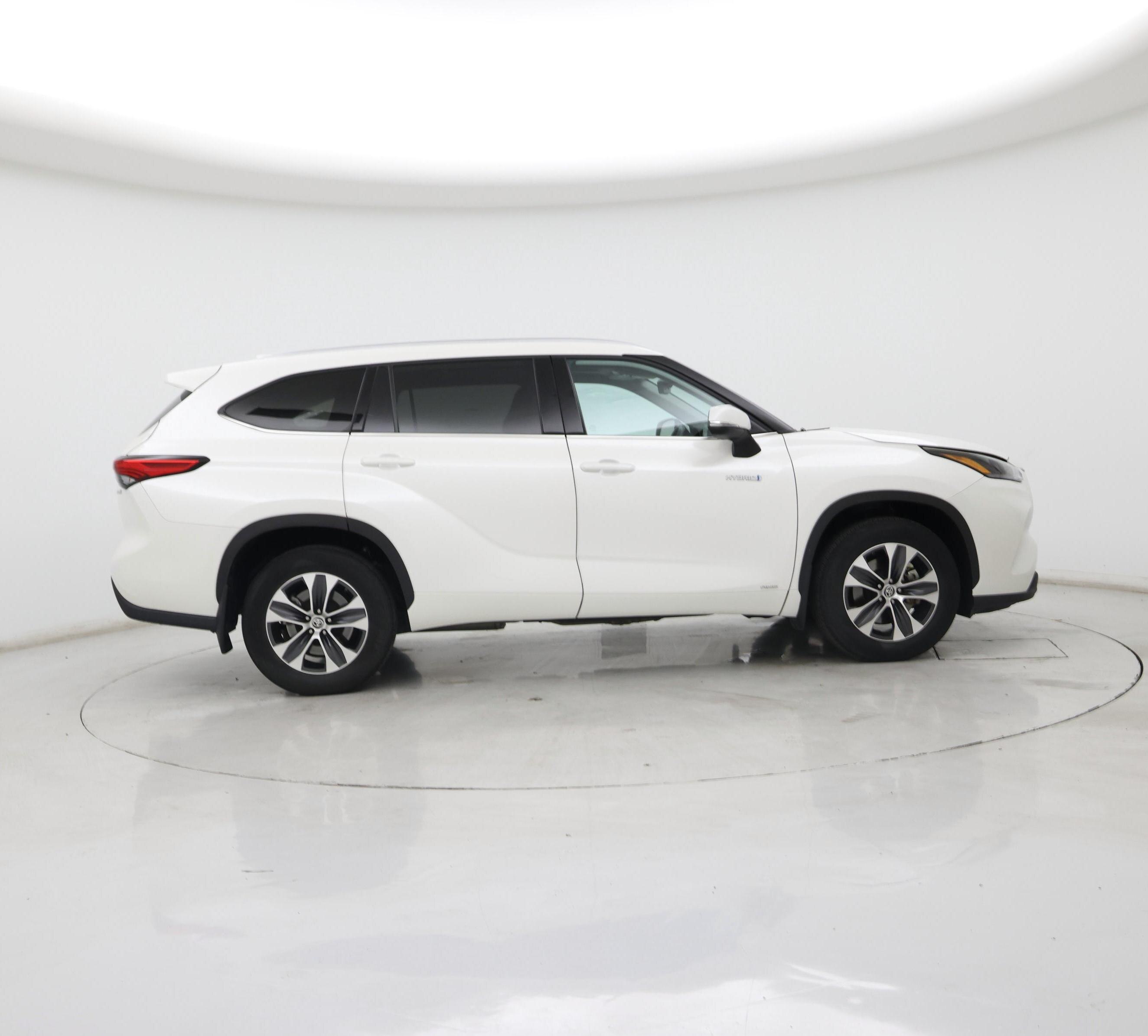 Thumbnail: 2021 Toyota Highlander - 7