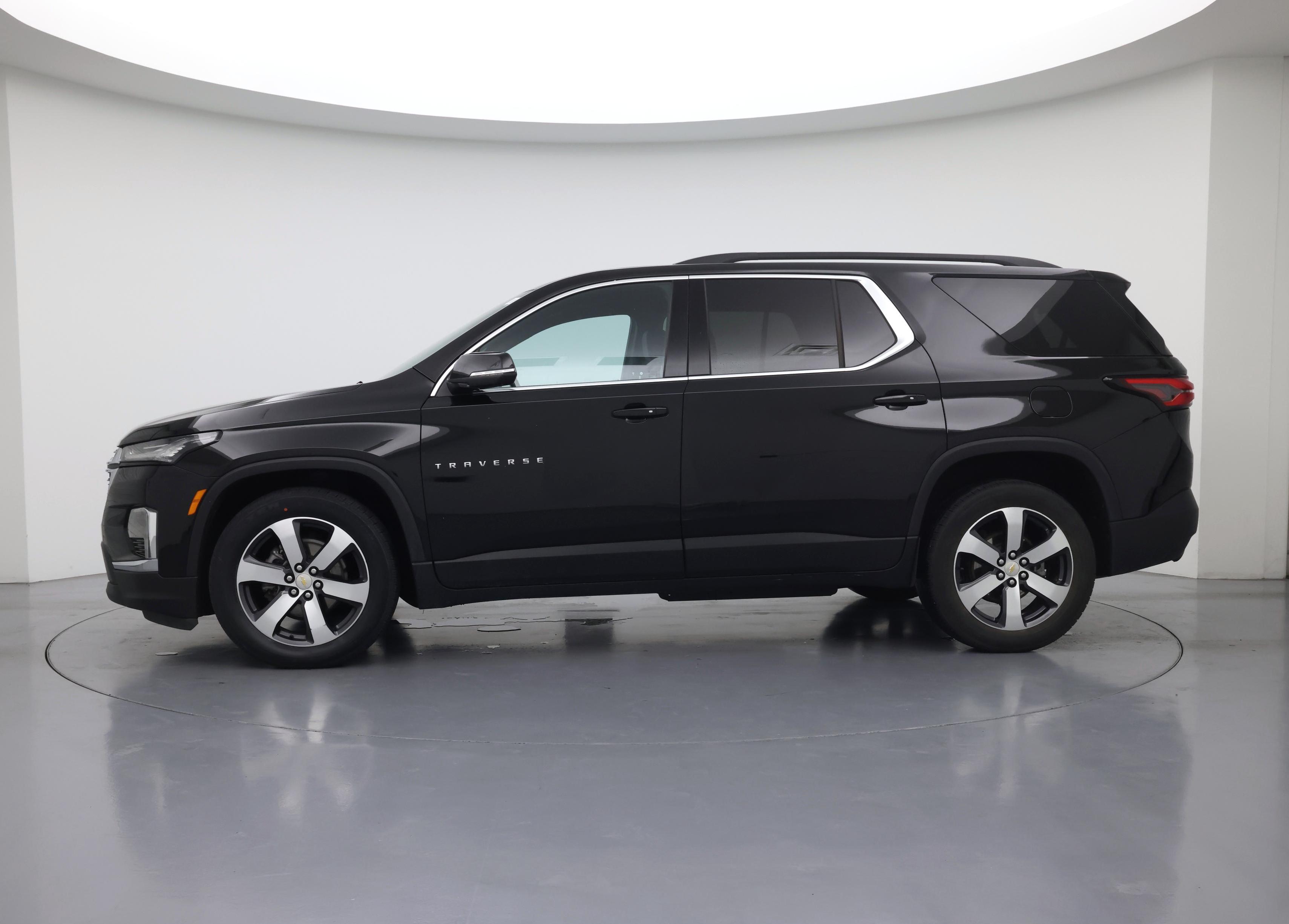Thumbnail: 2023 Chevrolet Traverse - 3