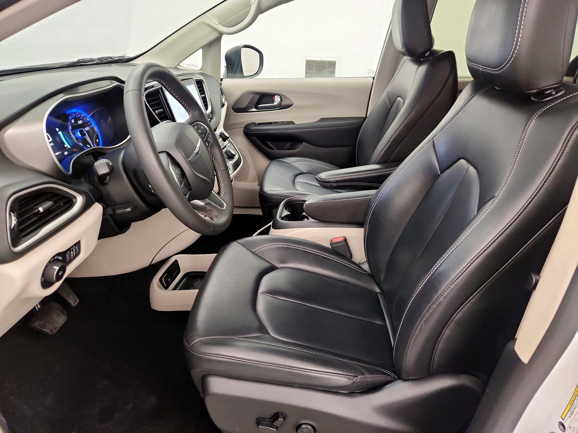 Thumbnail: 2023 Chrysler Pacifica - 11