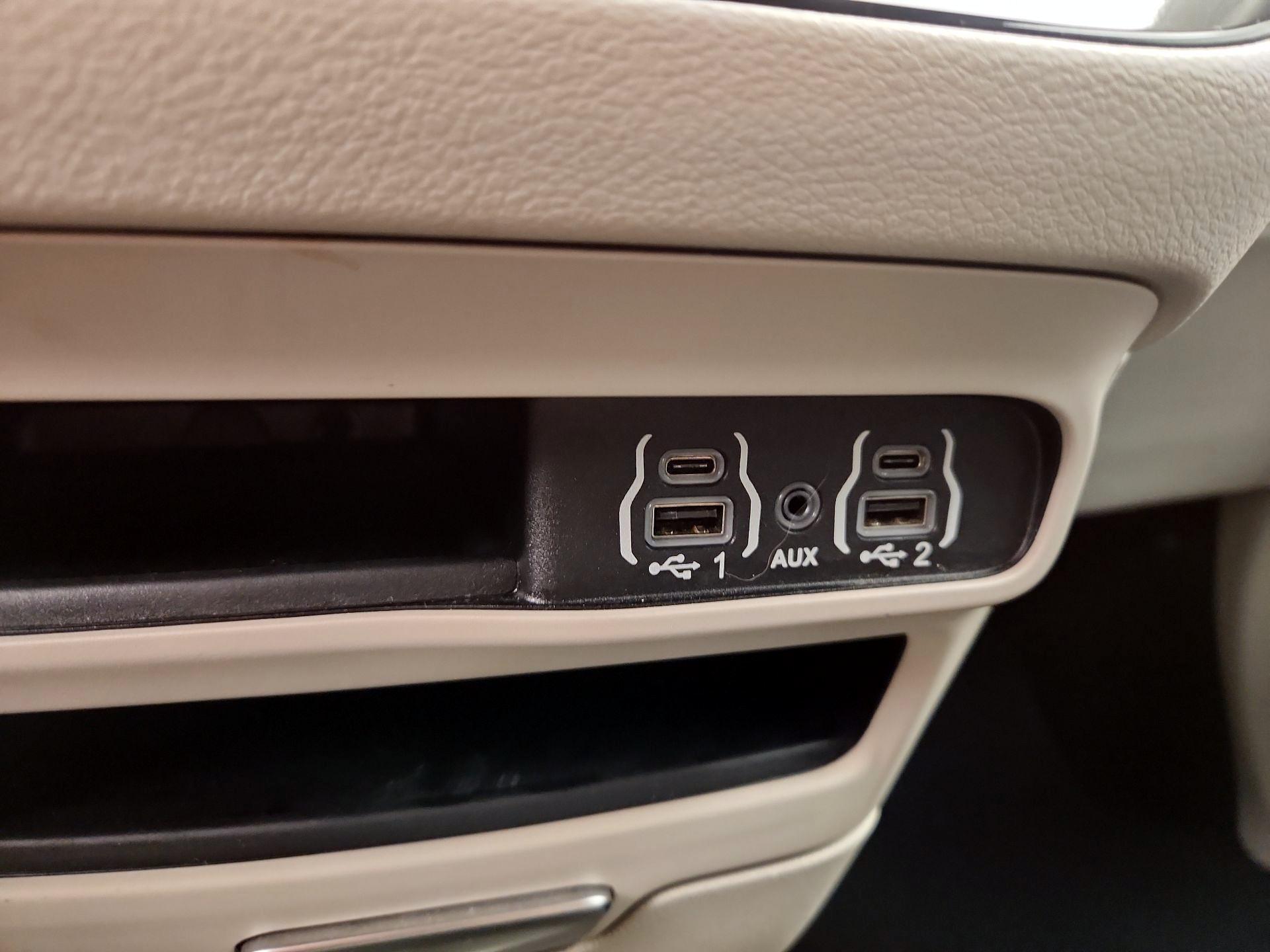 Thumbnail: 2023 Chrysler Pacifica - 18
