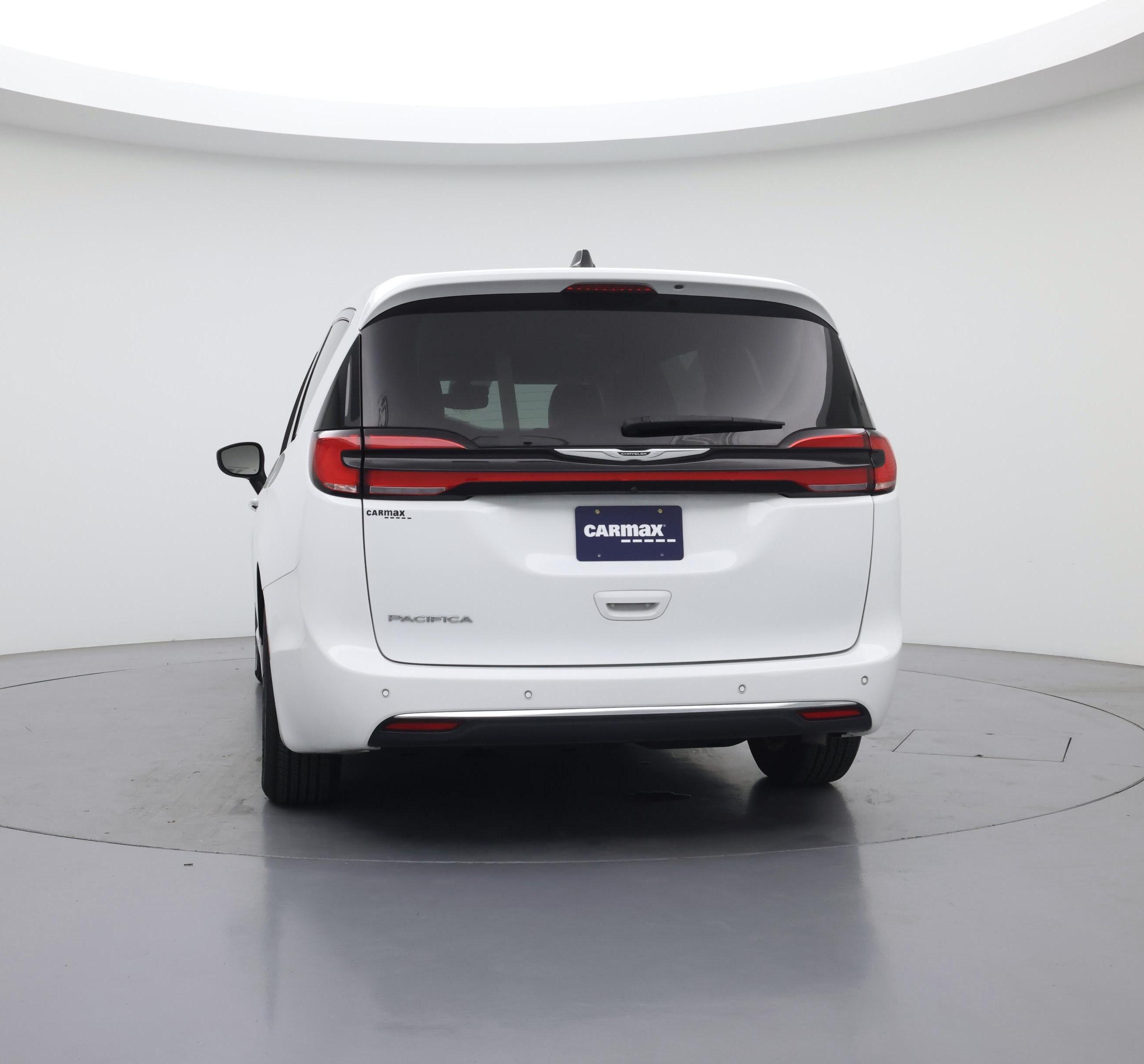 Thumbnail: 2023 Chrysler Pacifica - 6