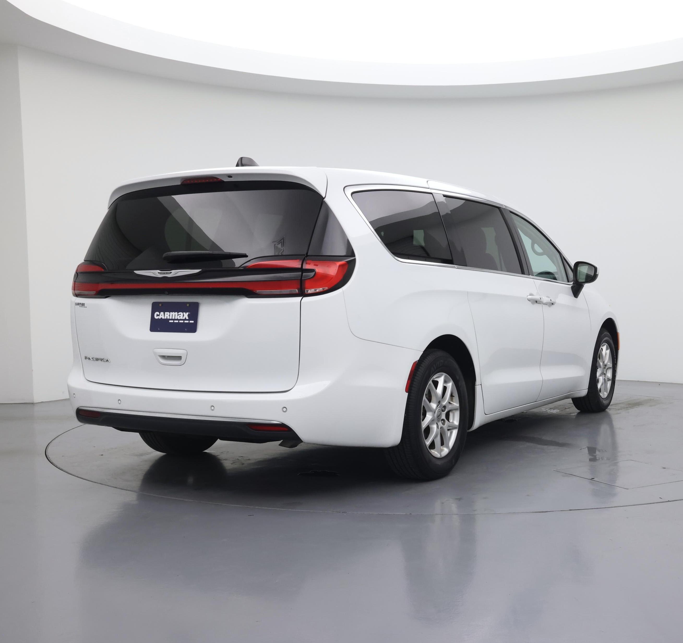 Thumbnail: 2023 Chrysler Pacifica - 8