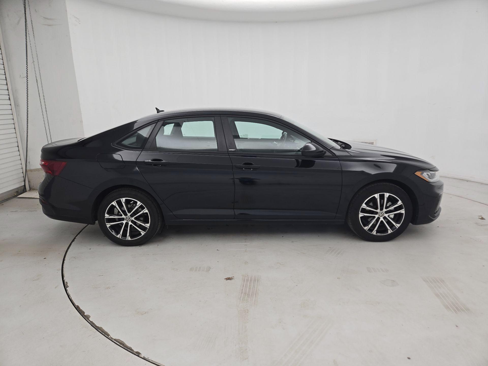 Thumbnail: 2025 Volkswagen Jetta - 4