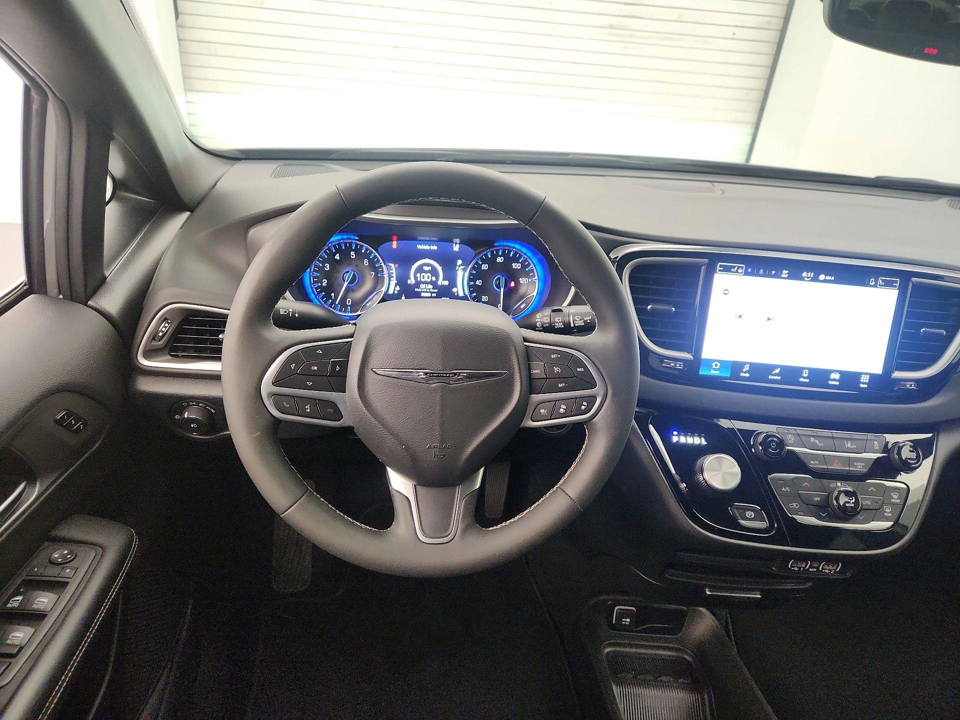 Thumbnail: 2025 Chrysler Pacifica - 10