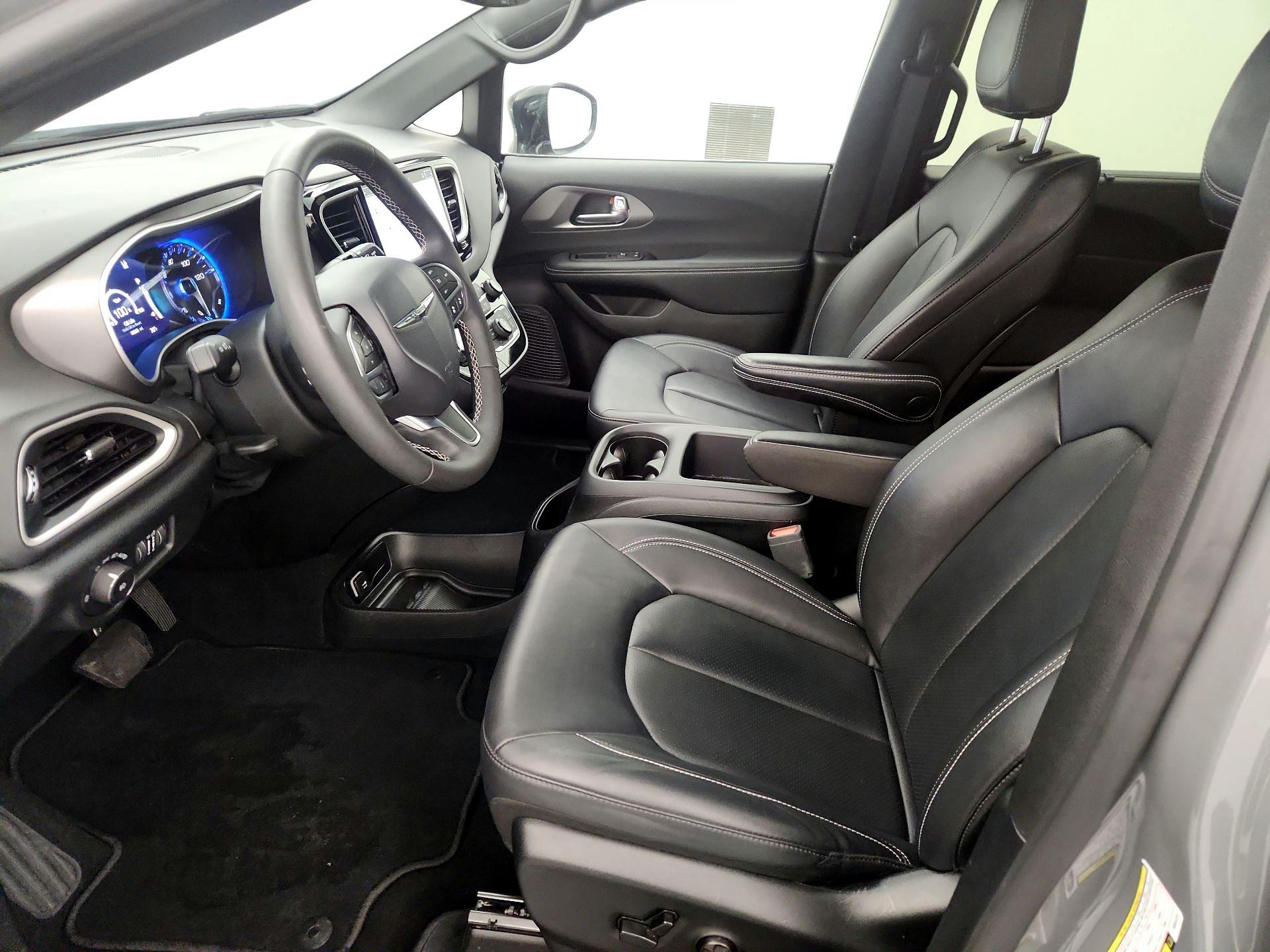 Thumbnail: 2025 Chrysler Pacifica - 11