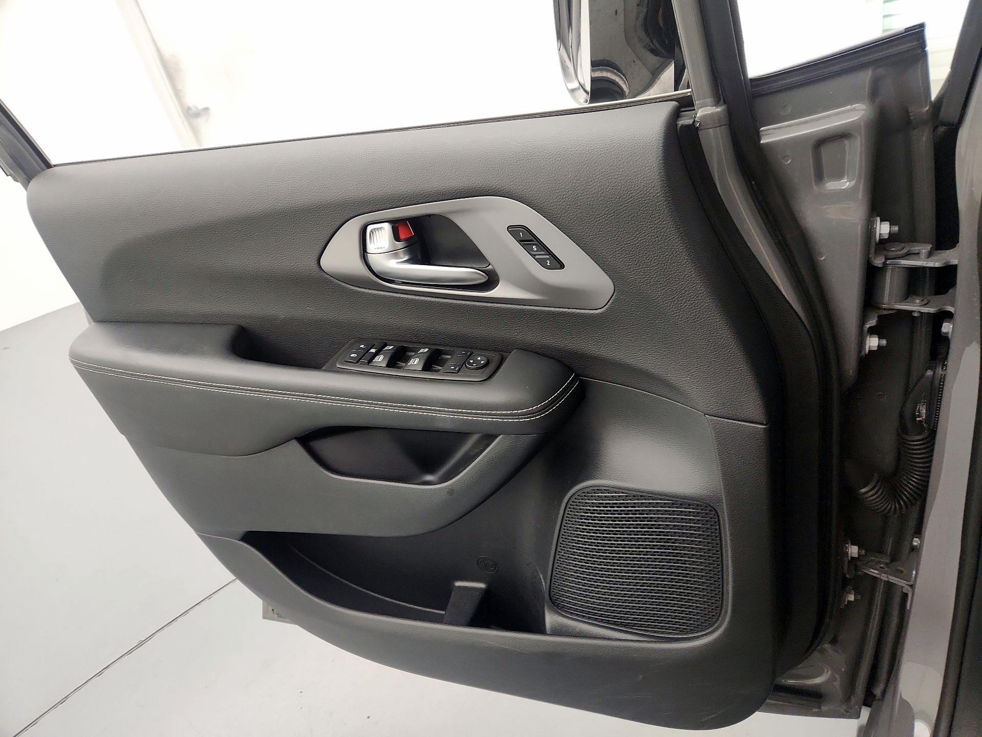 Thumbnail: 2025 Chrysler Pacifica - 12