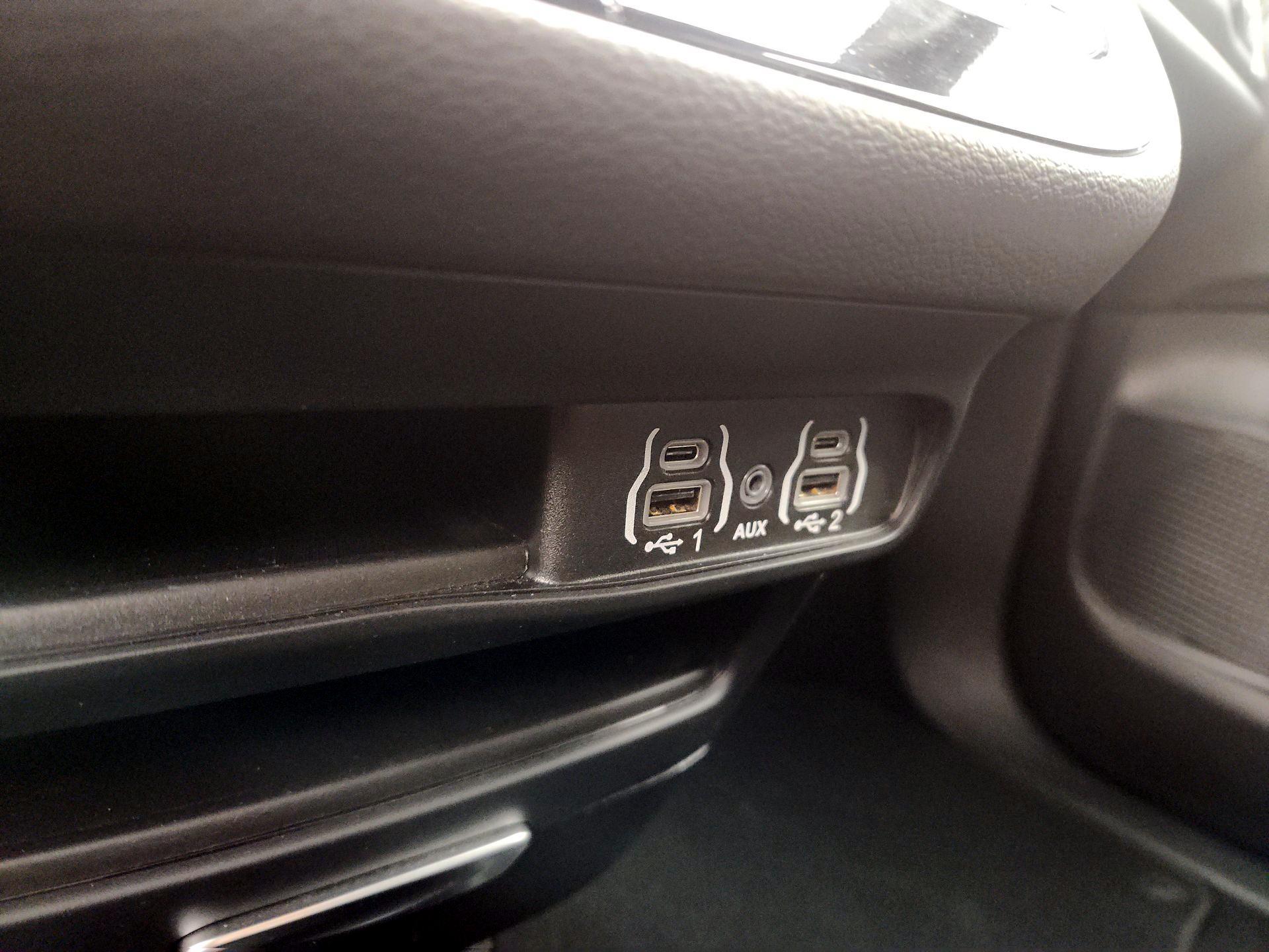 Thumbnail: 2025 Chrysler Pacifica - 18