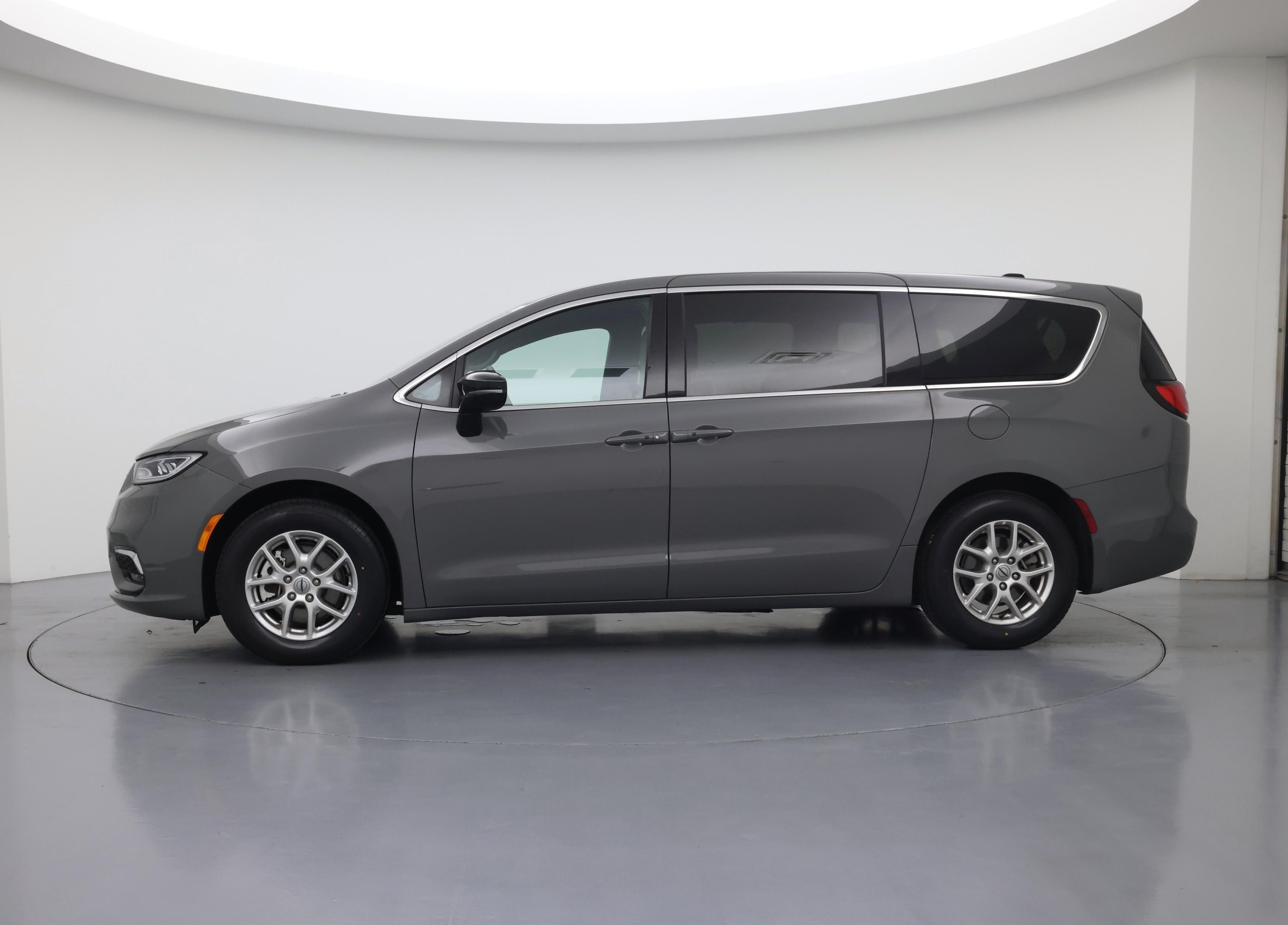 Thumbnail: 2025 Chrysler Pacifica - 3