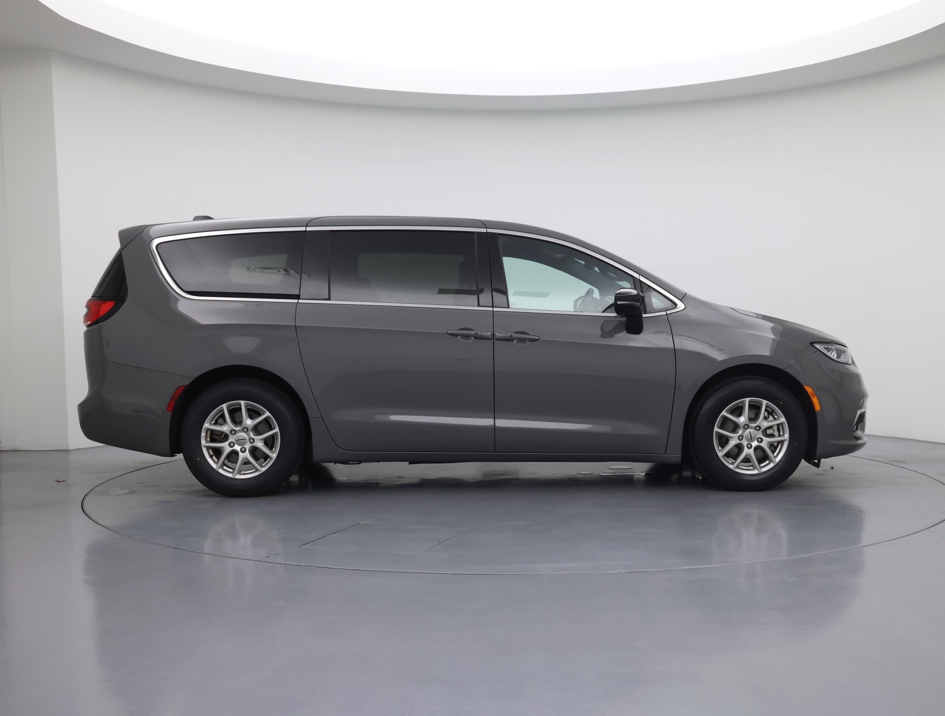 Thumbnail: 2025 Chrysler Pacifica - 7