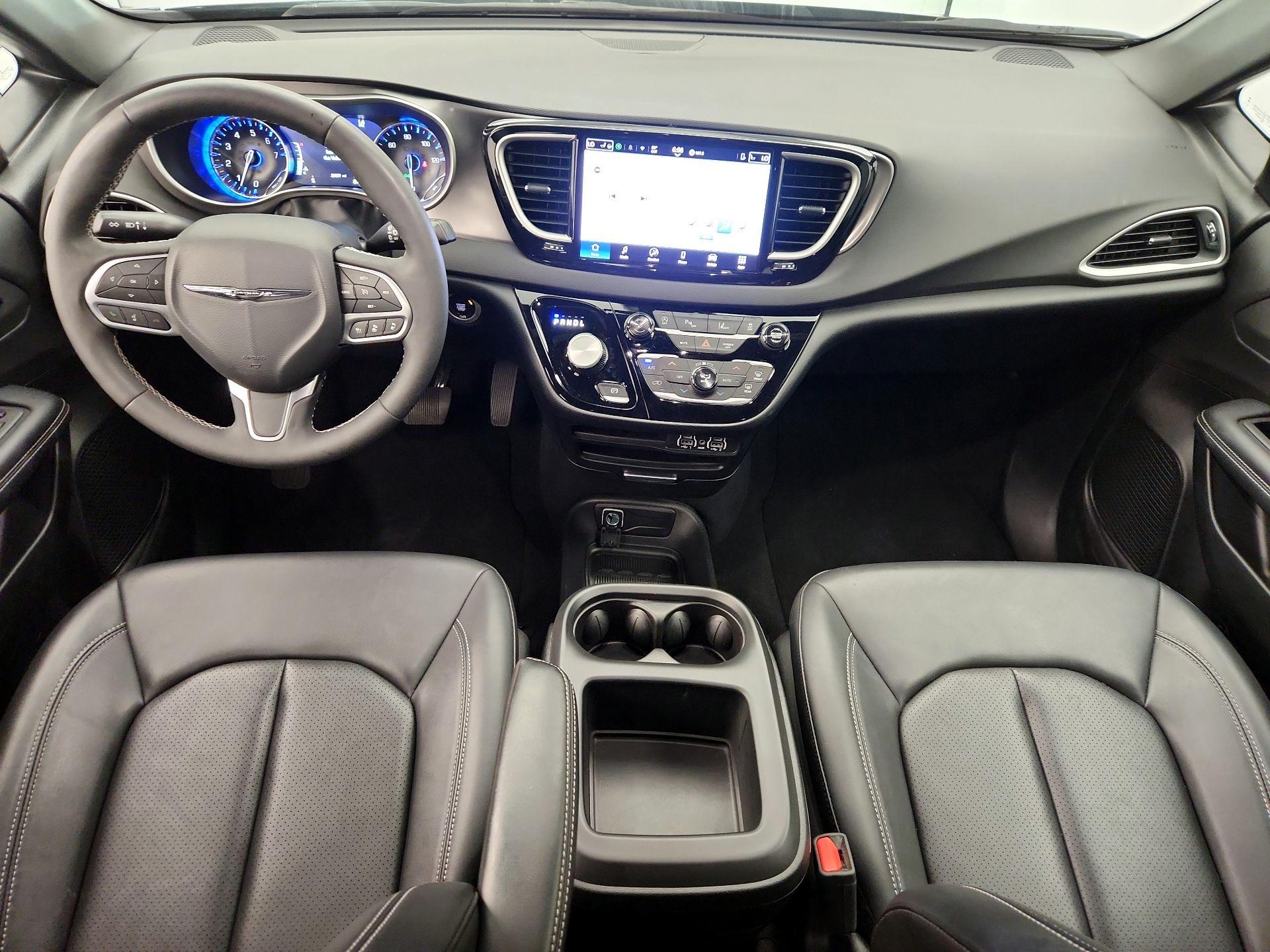 Thumbnail: 2025 Chrysler Pacifica - 9