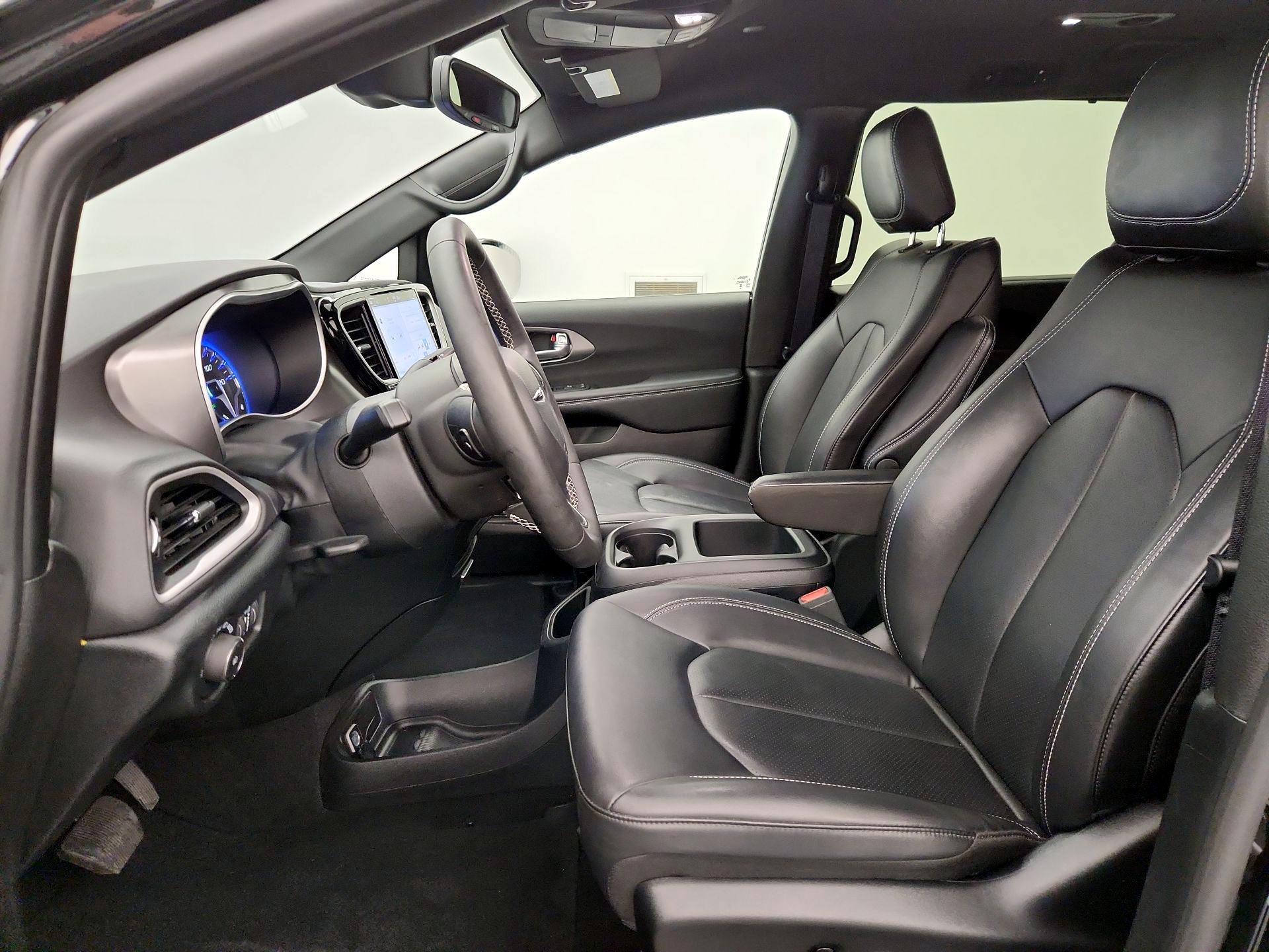 Thumbnail: 2025 Chrysler Pacifica - 11