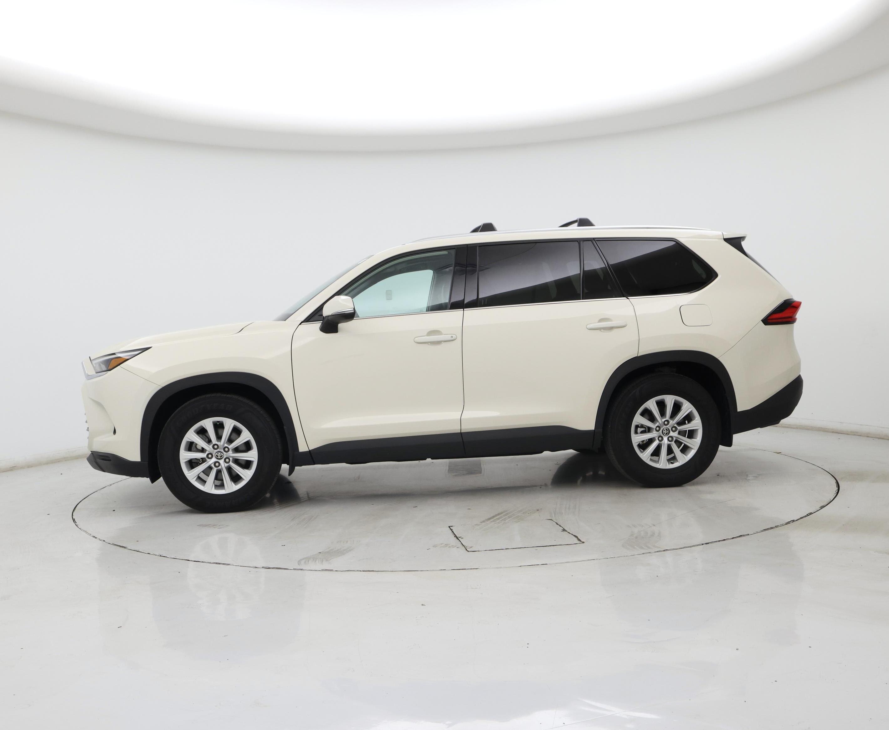 Thumbnail: 2024 Toyota Highlander - 3