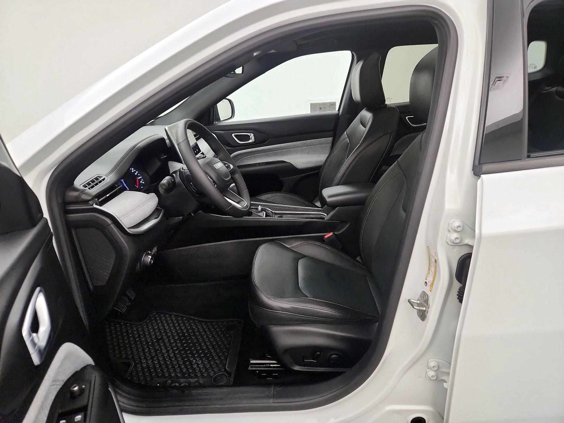 Thumbnail: 2023 Jeep Compass - 11