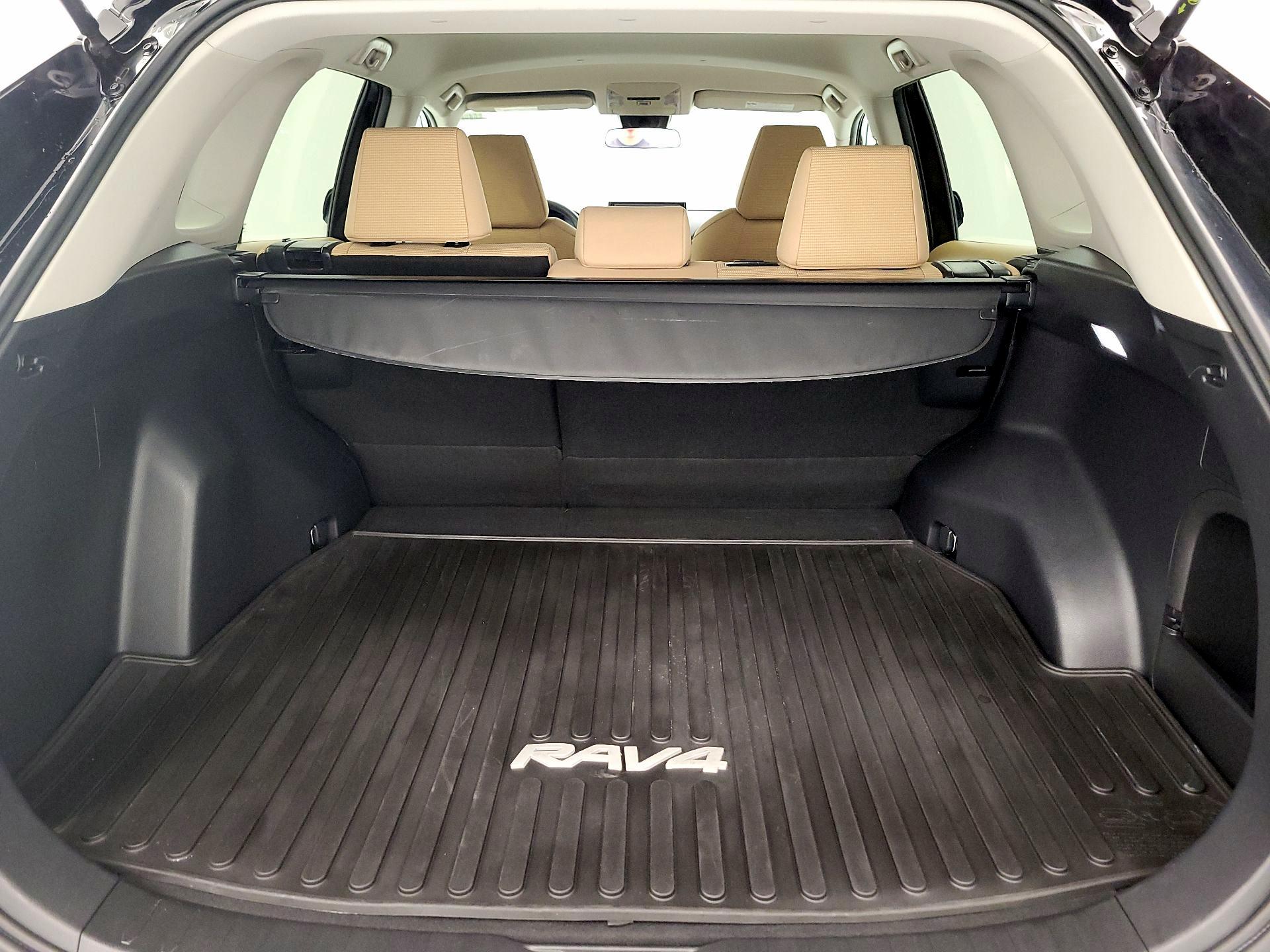 Thumbnail: 2022 Toyota RAV4 - 20