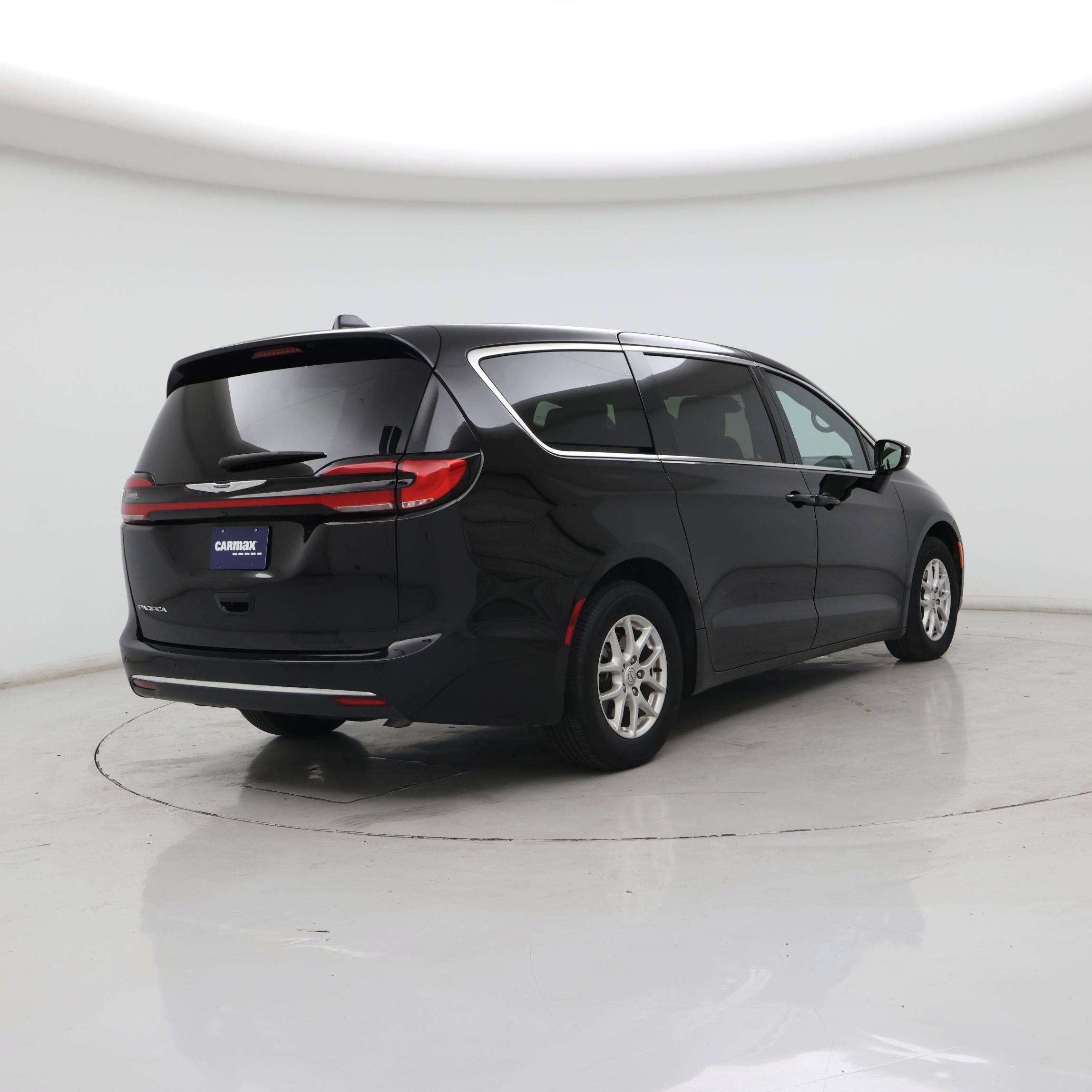 Thumbnail: 2025 Chrysler Pacifica - 8