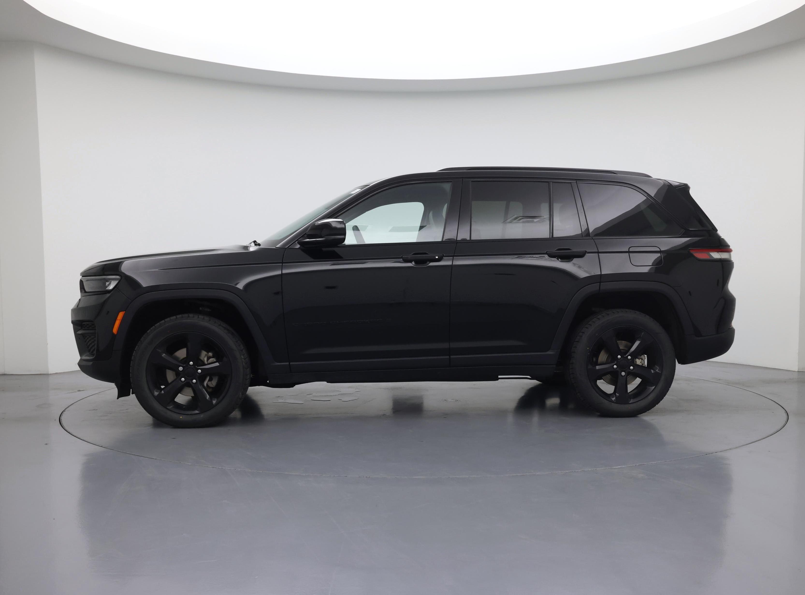 Thumbnail: 2023 Jeep Grand Cherokee - 3