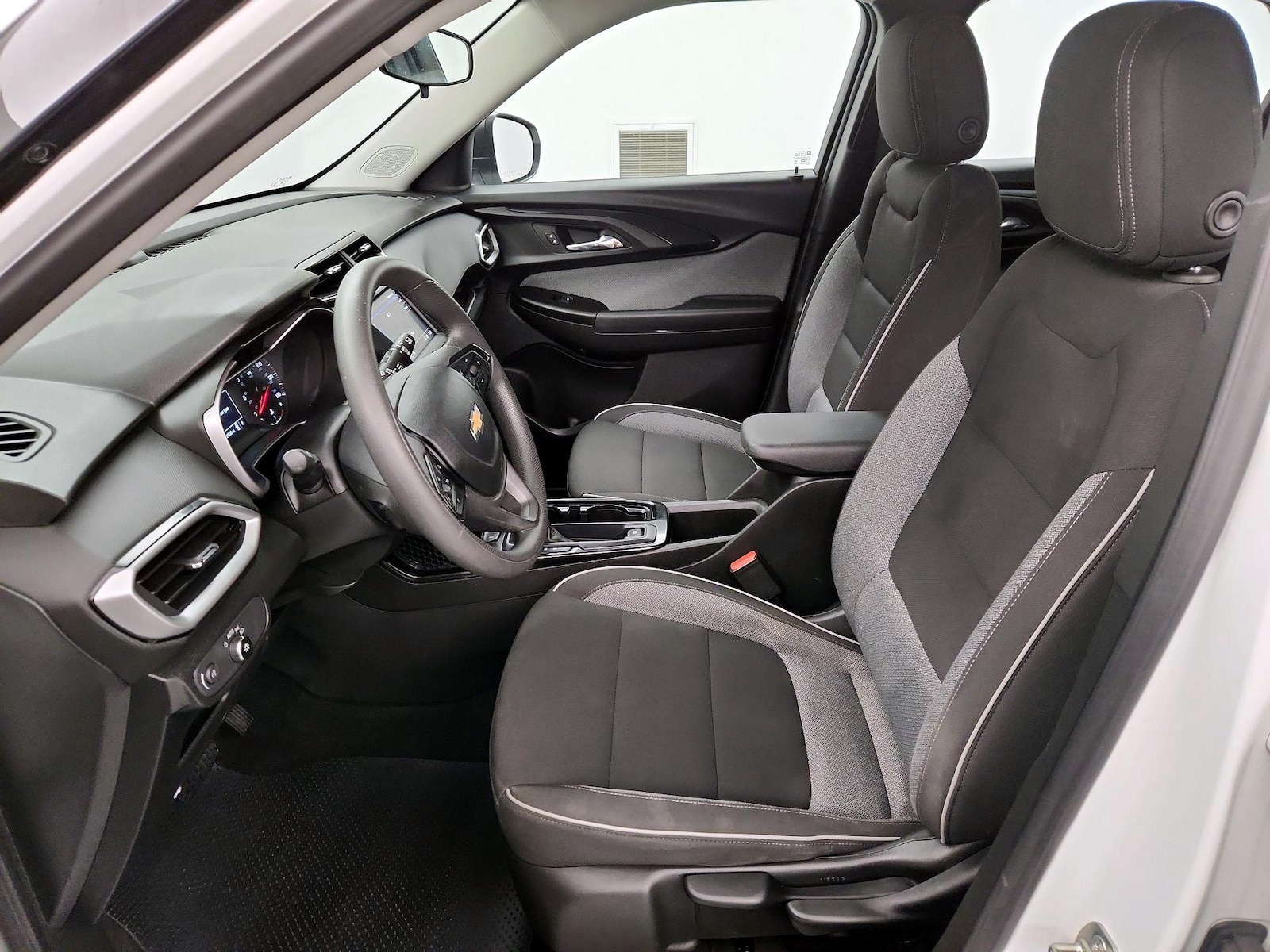 2023 Chevrolet TrailBlazer LS - Photo 12