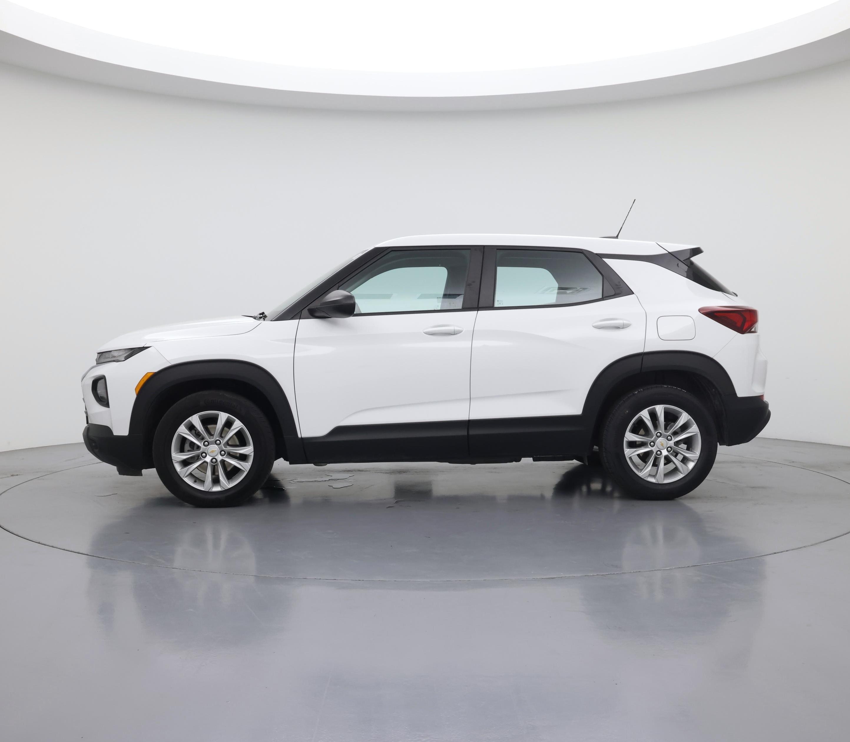 Thumbnail: 2023 Chevrolet TrailBlazer - 3
