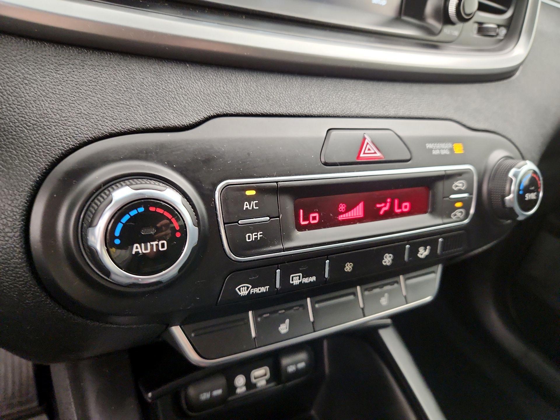 Thumbnail: 2020 Kia Sorento - 16
