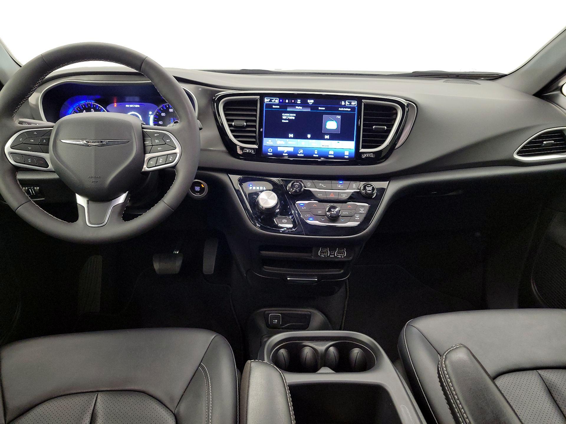 Thumbnail: 2025 Chrysler Pacifica - 9