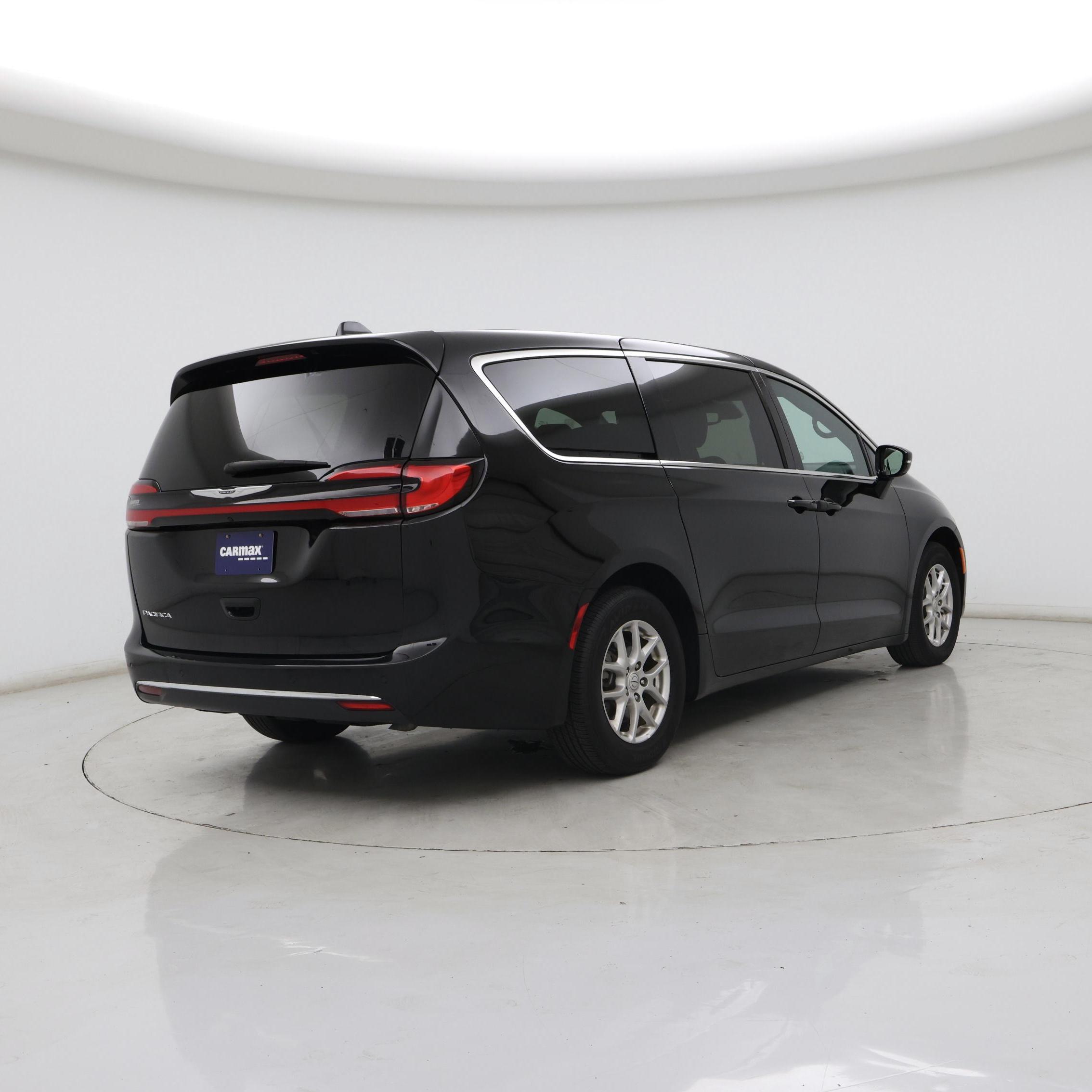 Thumbnail: 2025 Chrysler Pacifica - 8
