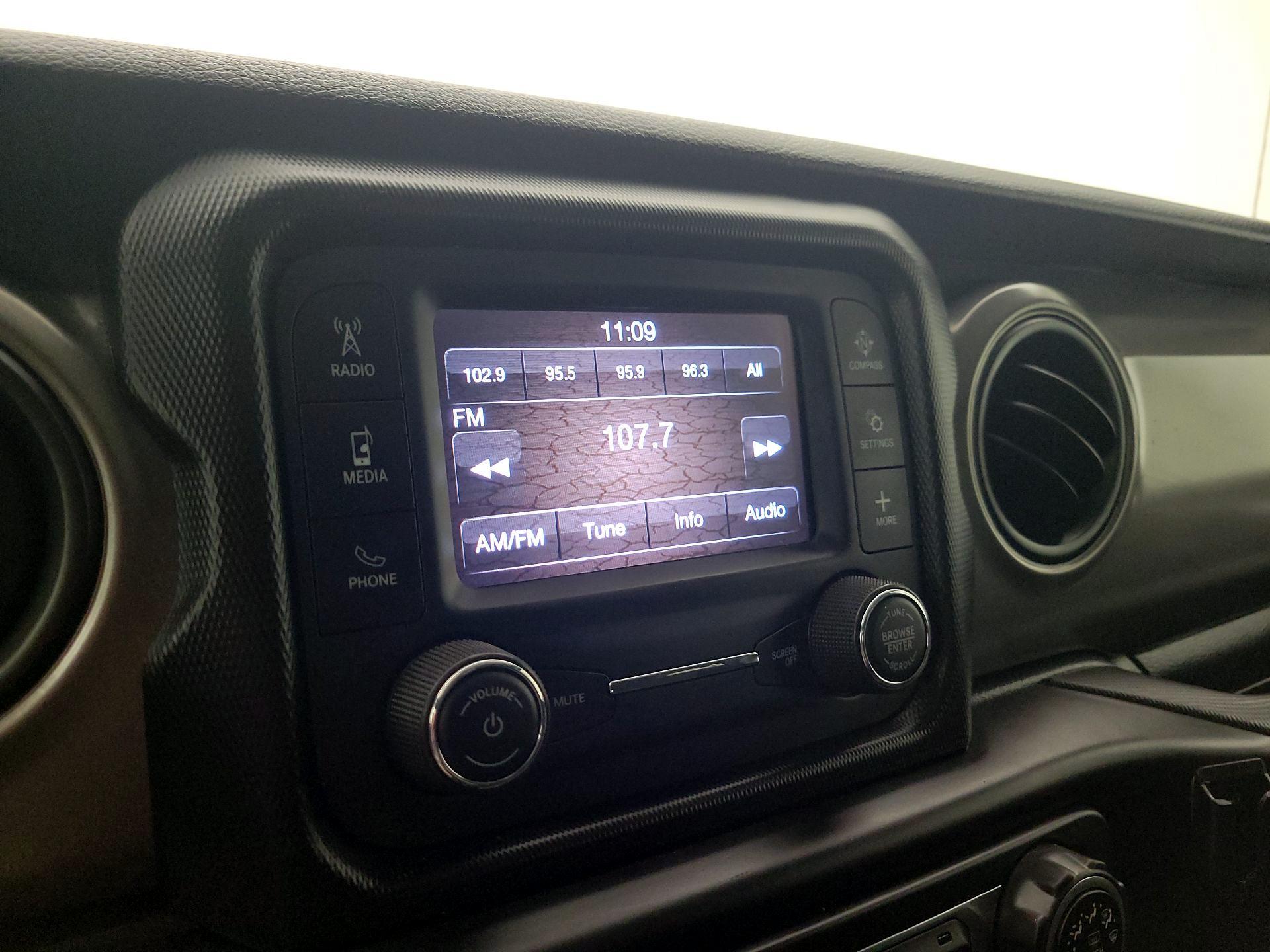 Thumbnail: 2021 Jeep Gladiator - 15