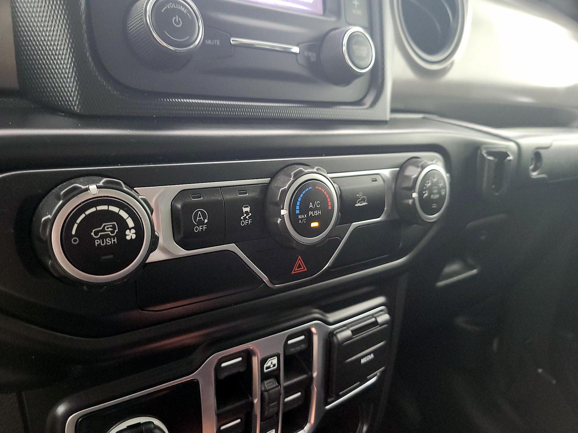 Thumbnail: 2021 Jeep Gladiator - 16