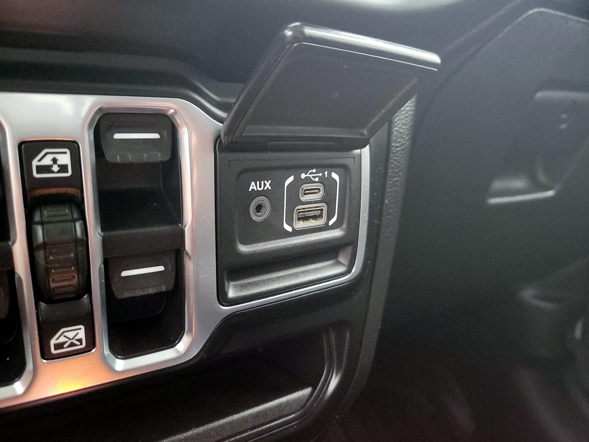 Thumbnail: 2021 Jeep Gladiator - 18