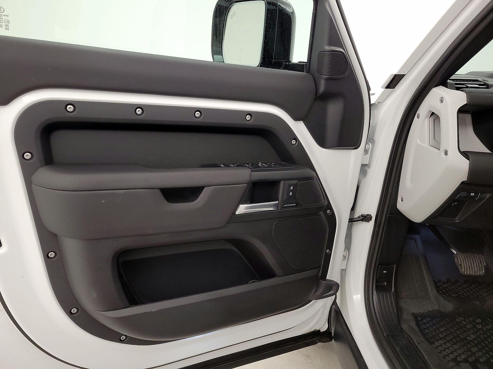 Thumbnail: 2025 Land Rover Defender - 12