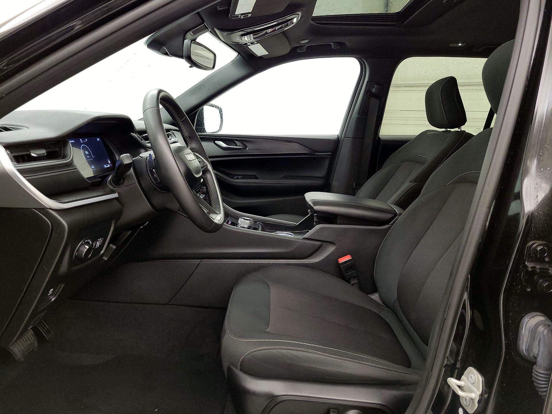 Thumbnail: 2024 Jeep Grand Cherokee - 11