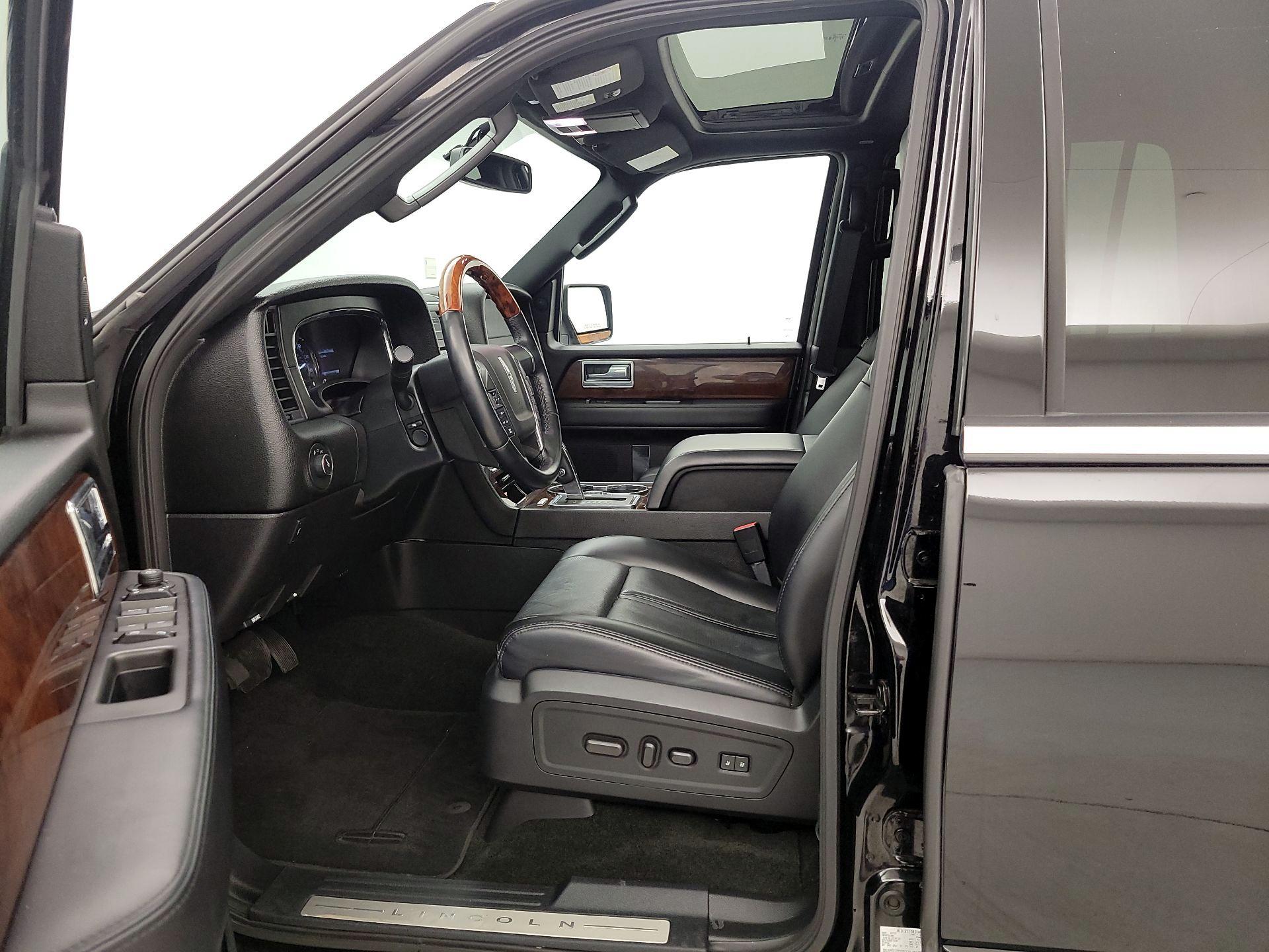 Thumbnail: 2017 Lincoln Navigator - 11